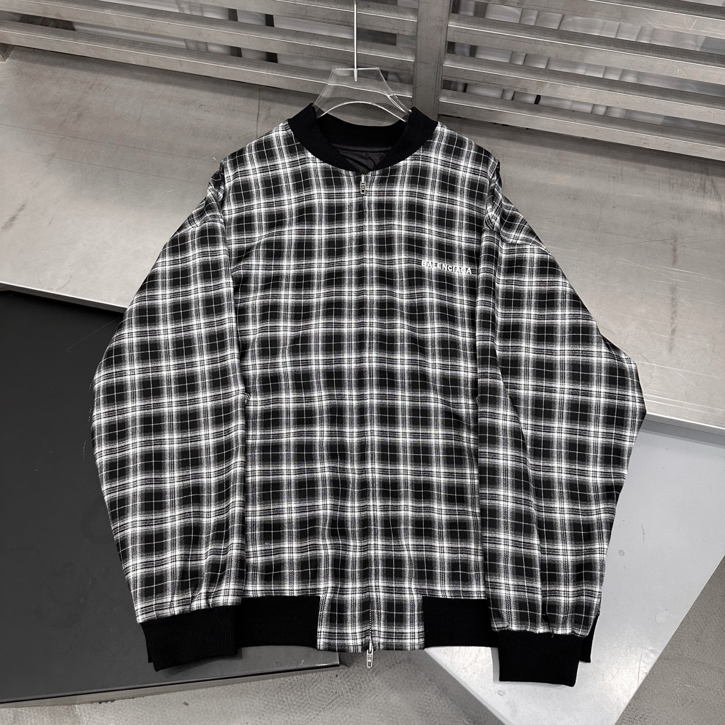 巴黎 ｜ 新款格子外套，经典刺绣标，原版格子面料加人丝提花里布，休闲时尚男女同款，尺码sml