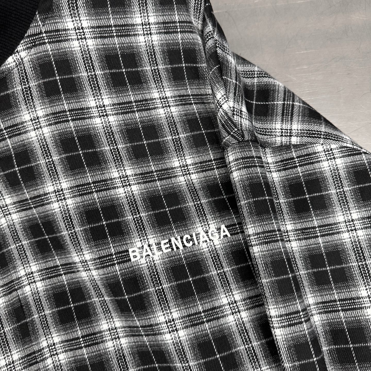 巴黎 ｜ 新款格子外套，经典刺绣标，原版格子面料加人丝提花里布，休闲时尚男女同款，尺码sml