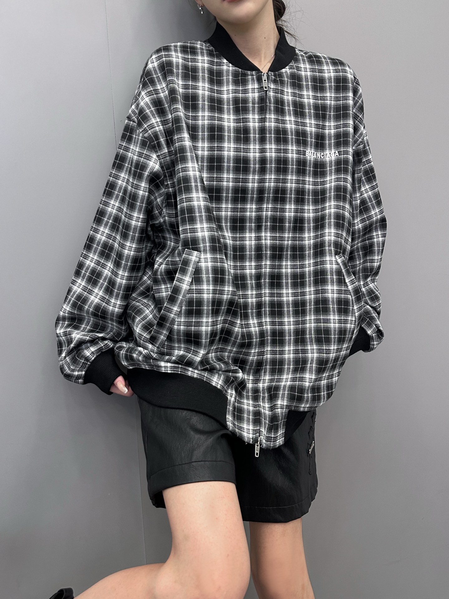 巴黎 ｜ 新款格子外套，经典刺绣标，原版格子面料加人丝提花里布，休闲时尚男女同款，尺码sml