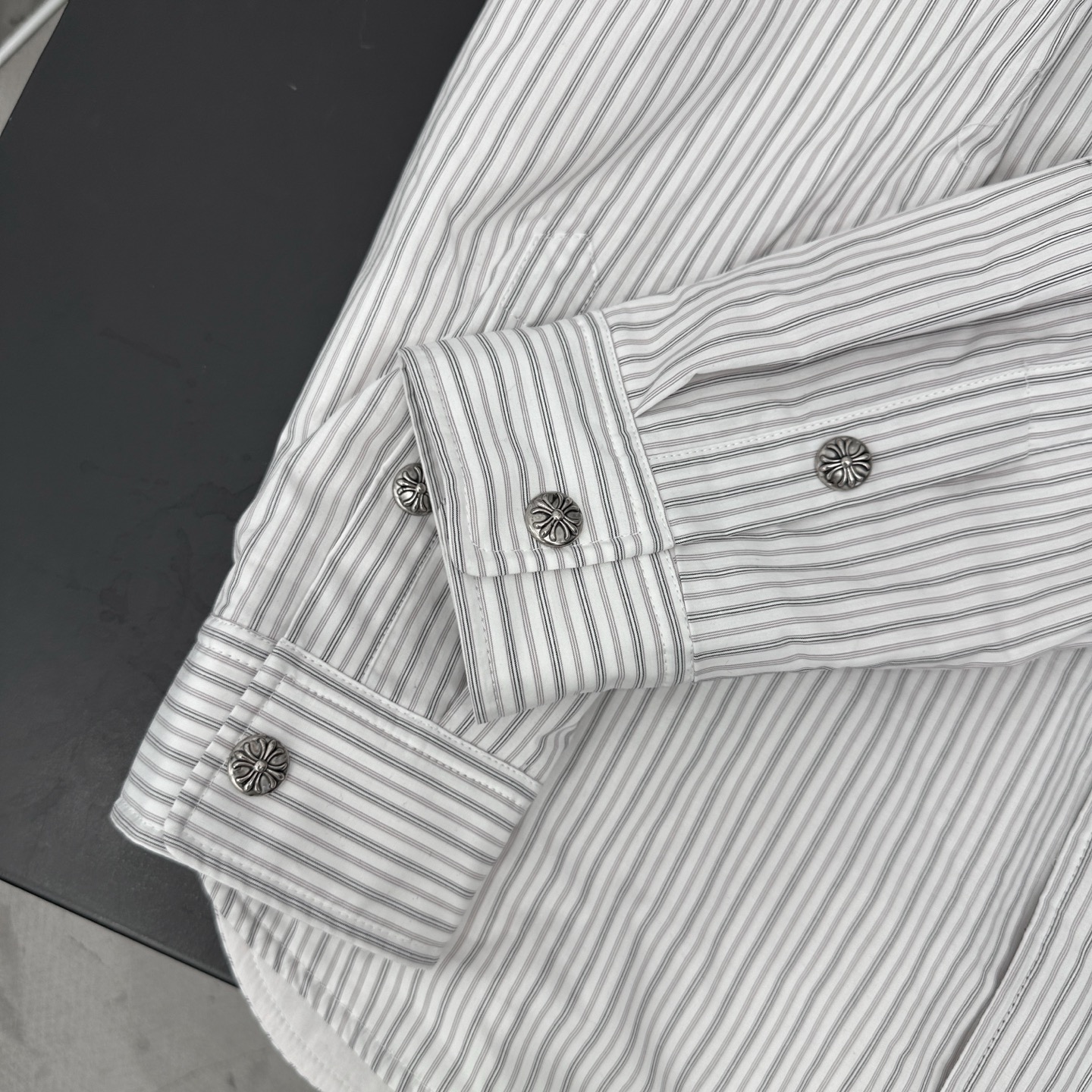 克罗心 ｜ 新款棉衬衣，经典多处印花标，全棉高密衬衣面料，衬衣棉服款式，男女同款，尺码sml