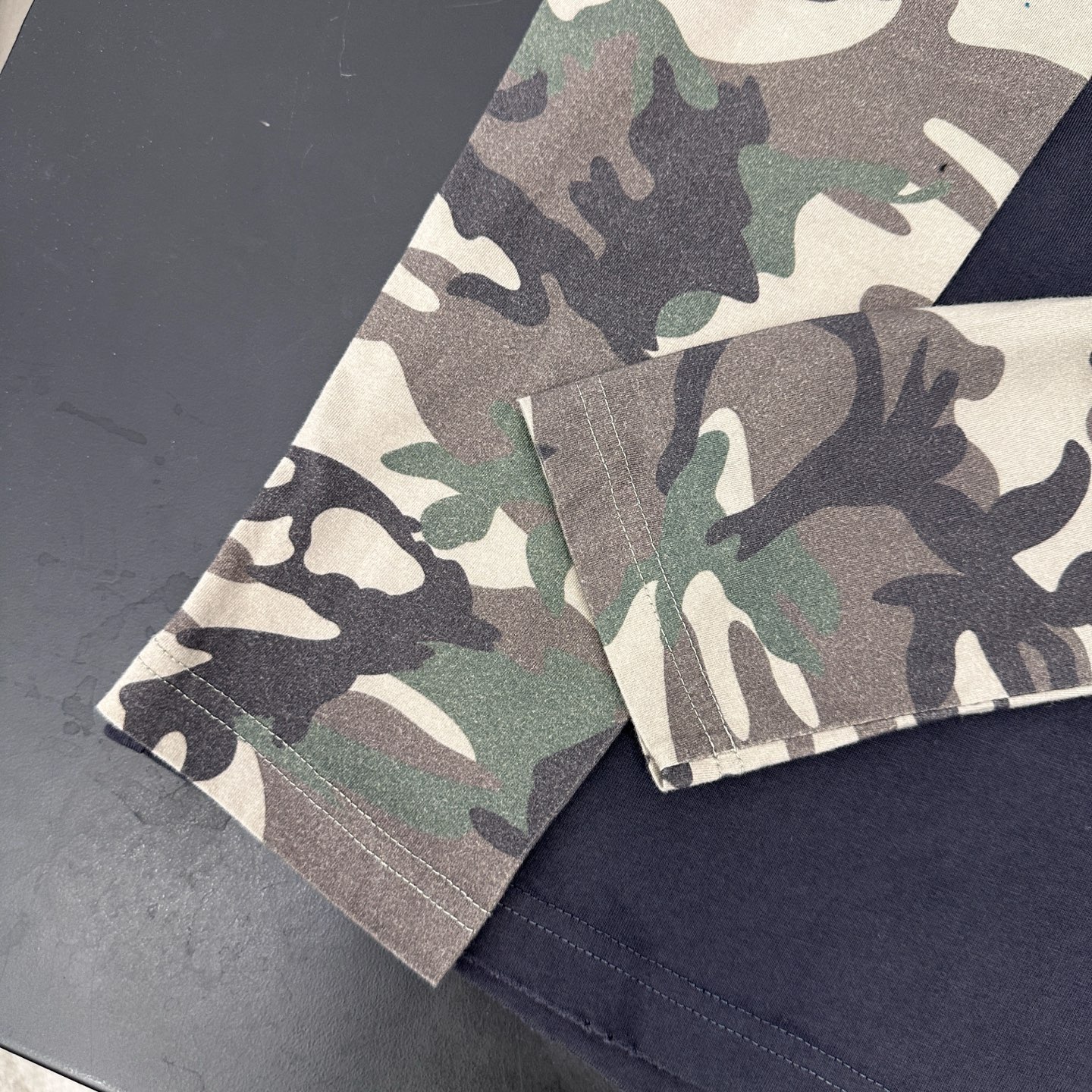 克罗心 ｜ 新款长袖打底，成衣洗水炒色印花工艺加坯布迷彩印花，假两件做工，男女同款，尺码sml