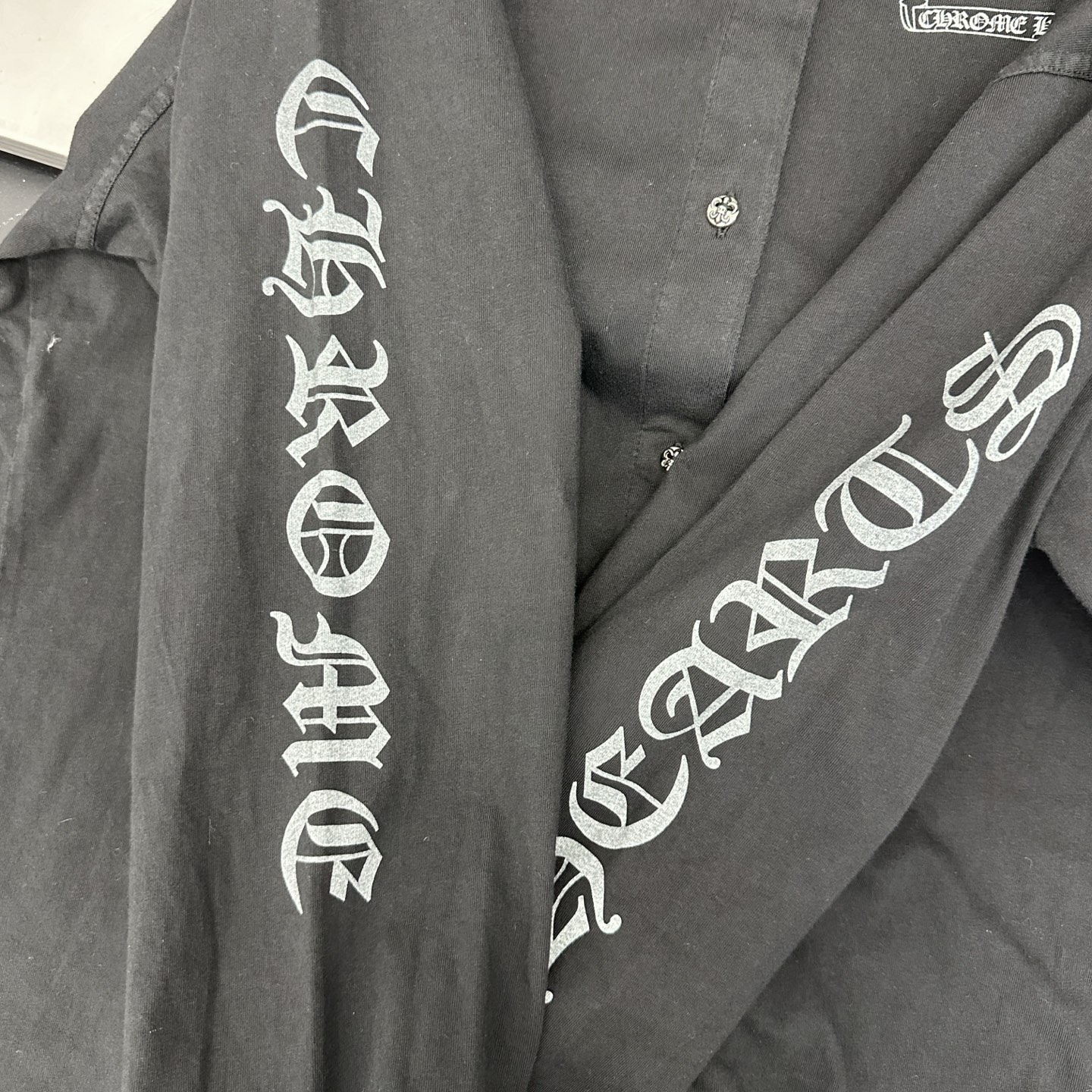 克罗心 ｜ 新款衬衣，成衣洗水喷色吊磨加5处印花工艺，男女同款，100%棉，尺码sml