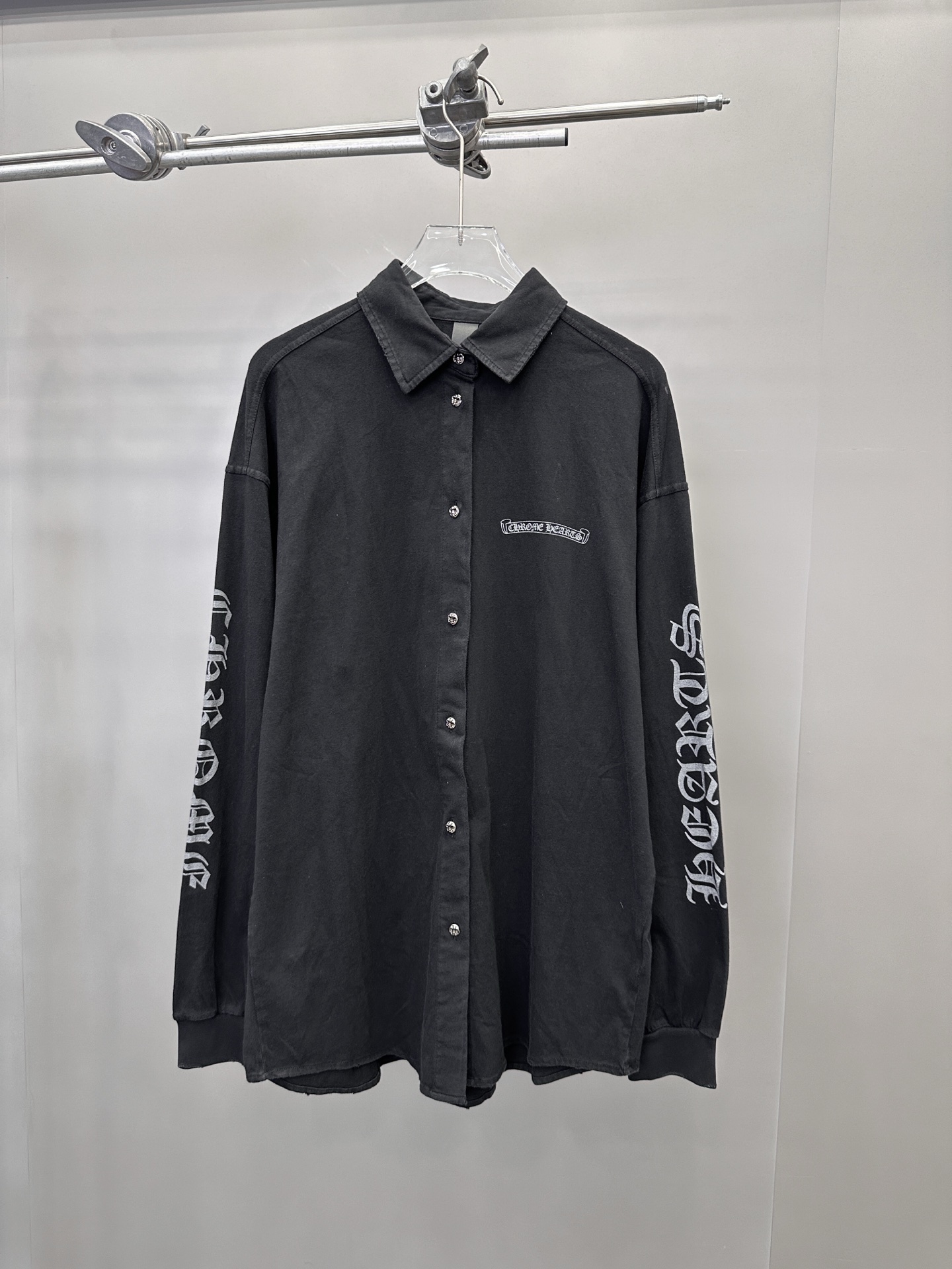 克罗心 ｜ 新款衬衣，成衣洗水喷色吊磨加5处印花工艺，男女同款，100%棉，尺码sml