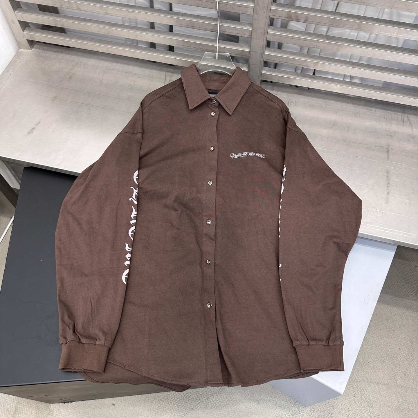 克罗心 ｜ 新款衬衣，成衣洗水喷色吊磨加5处印花工艺，男女同款，100%棉，尺码sml