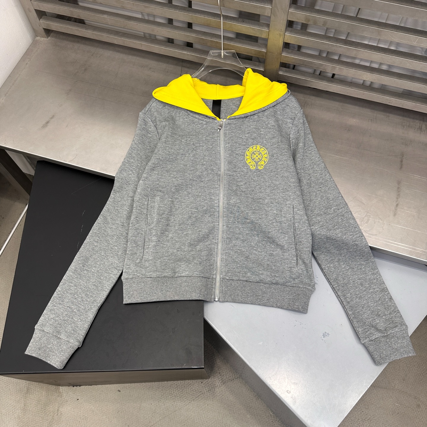 克罗心 ｜ 新款开衫卫衣，成衣洗水加前后印花工艺，假两件卫衣做工，休闲时尚，尺码sml