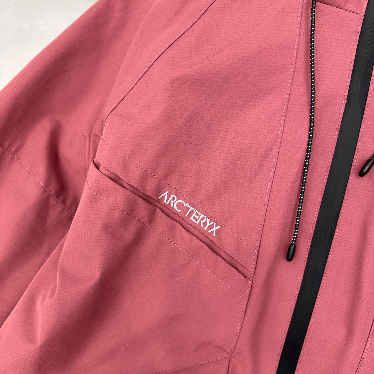 鸟 ｜ 新款硬壳休闲冲锋衣，经典刺绣标工艺，三防硬壳机能面料，功能性里布面料，时尚前卫，男女同款，尺码s