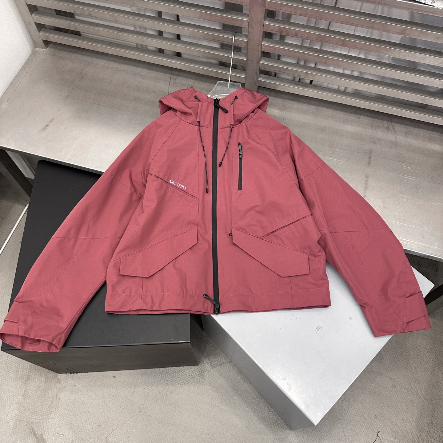 鸟 ｜ 新款硬壳休闲冲锋衣，经典刺绣标工艺，三防硬壳机能面料，功能性里布面料，时尚前卫，男女同款，尺码s