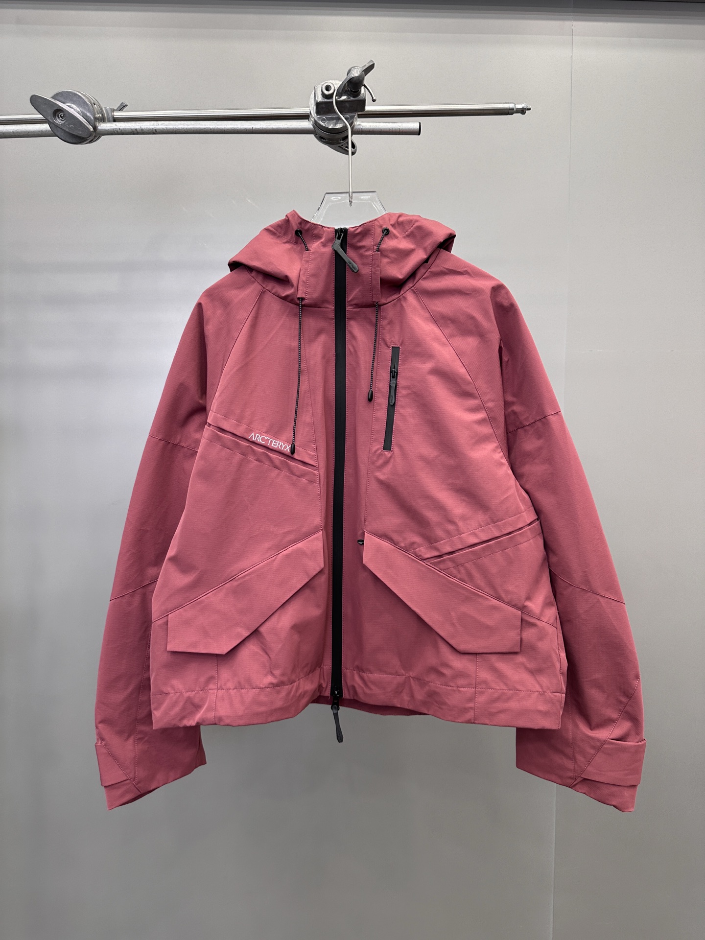 鸟 ｜ 新款硬壳休闲冲锋衣，经典刺绣标工艺，三防硬壳机能面料，功能性里布面料，时尚前卫，男女同款，尺码s