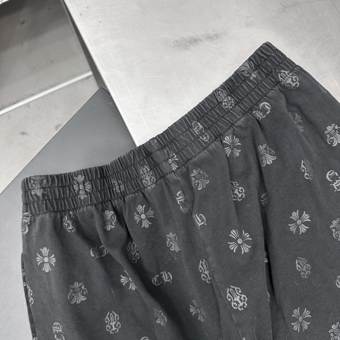 🆕克罗心 ｜ 新款休闲卫裤，成衣洗水炒色坯布印花工艺，男女同款，尺码sml