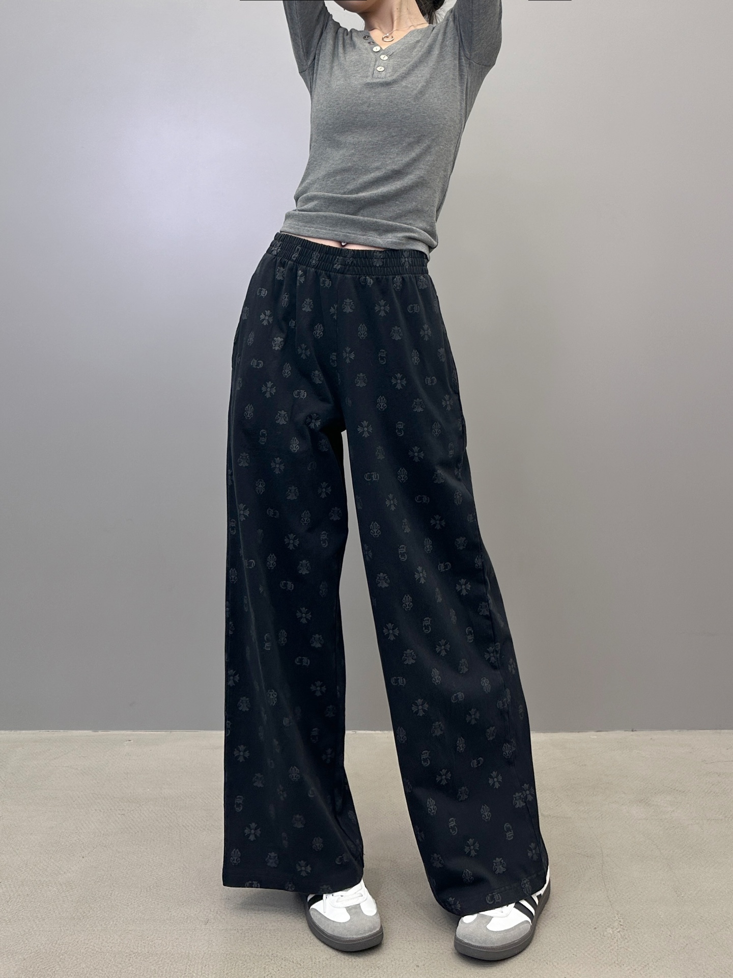 🆕克罗心 ｜ 新款休闲卫裤，成衣洗水炒色坯布印花工艺，男女同款，尺码sml