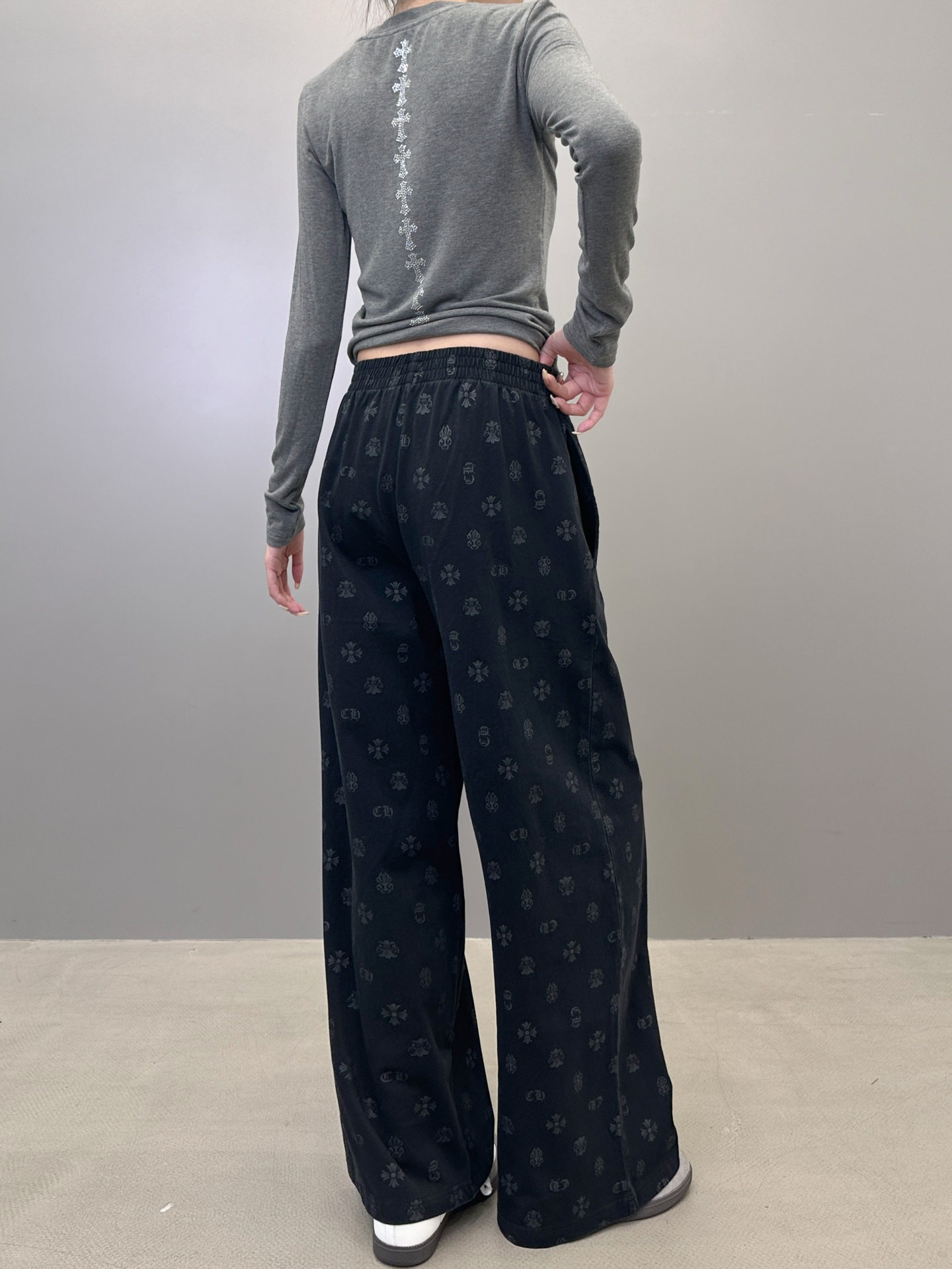 🆕克罗心 ｜ 新款休闲卫裤，成衣洗水炒色坯布印花工艺，男女同款，尺码sml