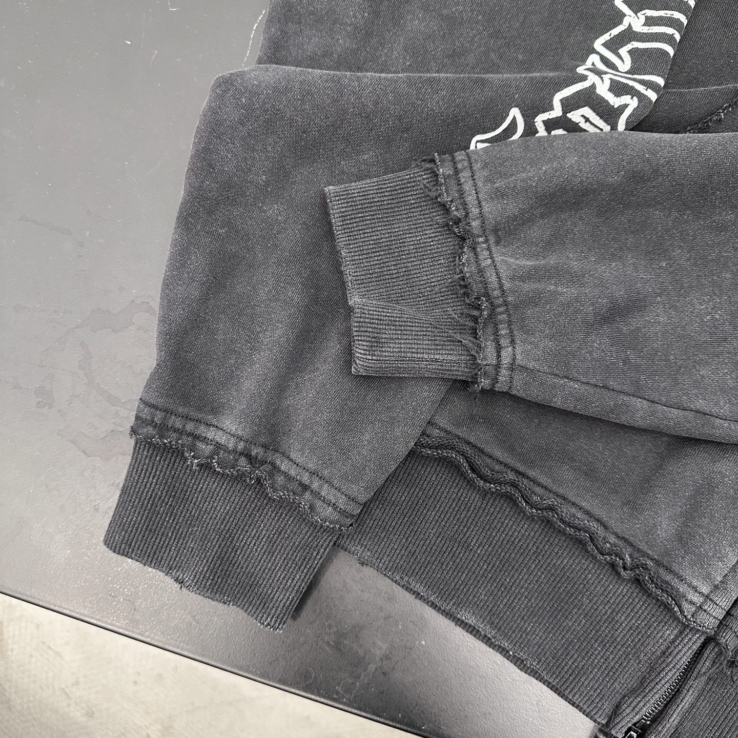 🆕巴黎 ｜ 新款卫衣，成衣洗水炒色吊磨印花工艺加反做修剪毛边，男女同款，尺码sml