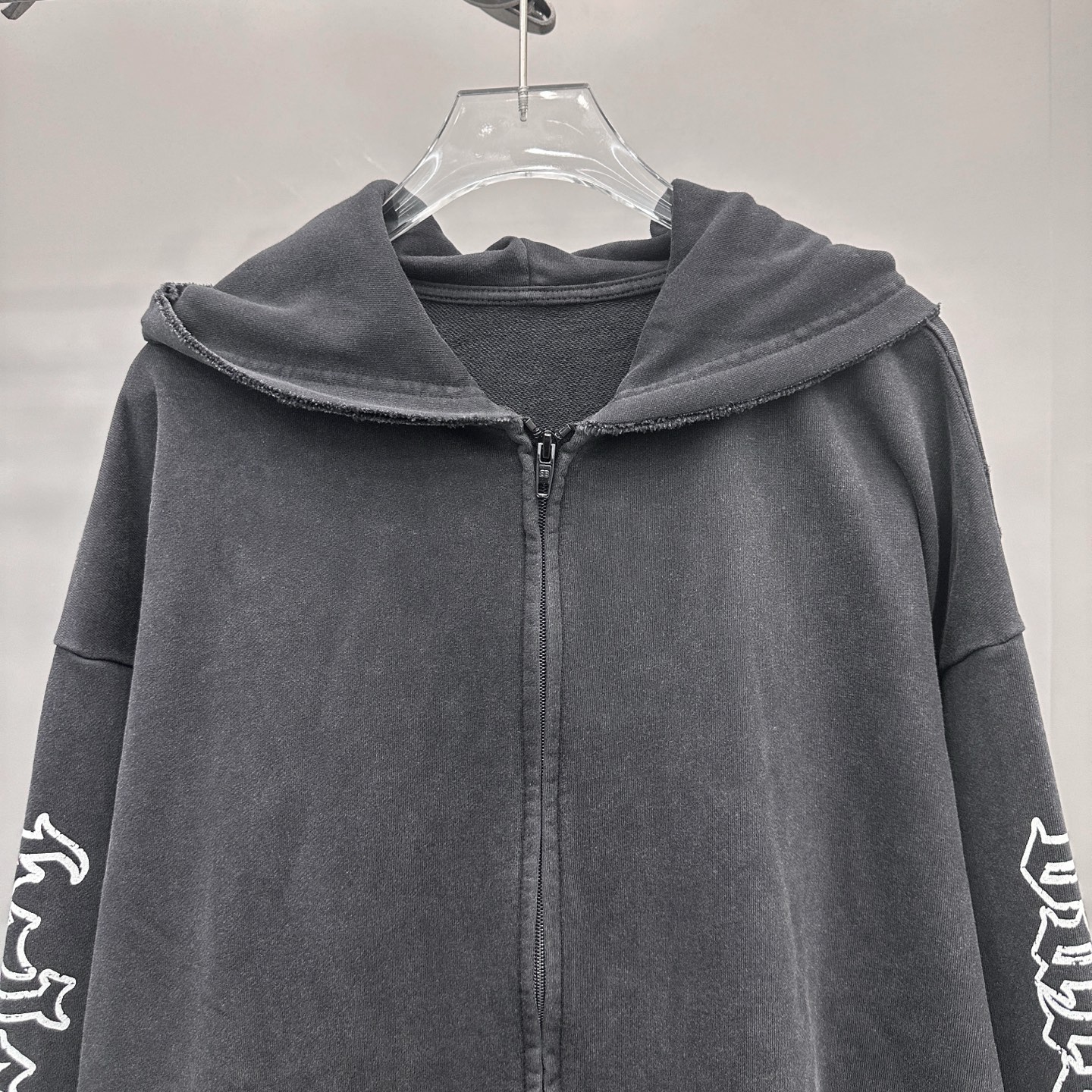 🆕巴黎 ｜ 新款卫衣，成衣洗水炒色吊磨印花工艺加反做修剪毛边，男女同款，尺码sml