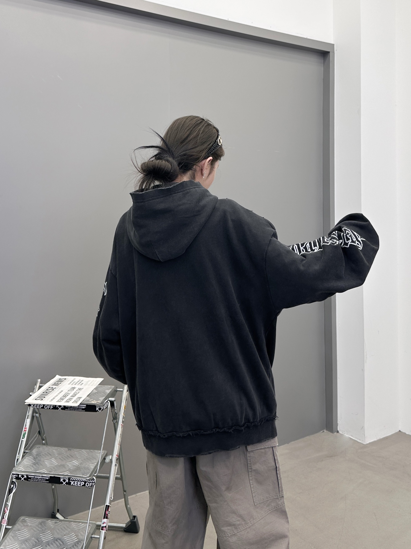 🆕巴黎 ｜ 新款卫衣，成衣洗水炒色吊磨印花工艺加反做修剪毛边，男女同款，尺码sml