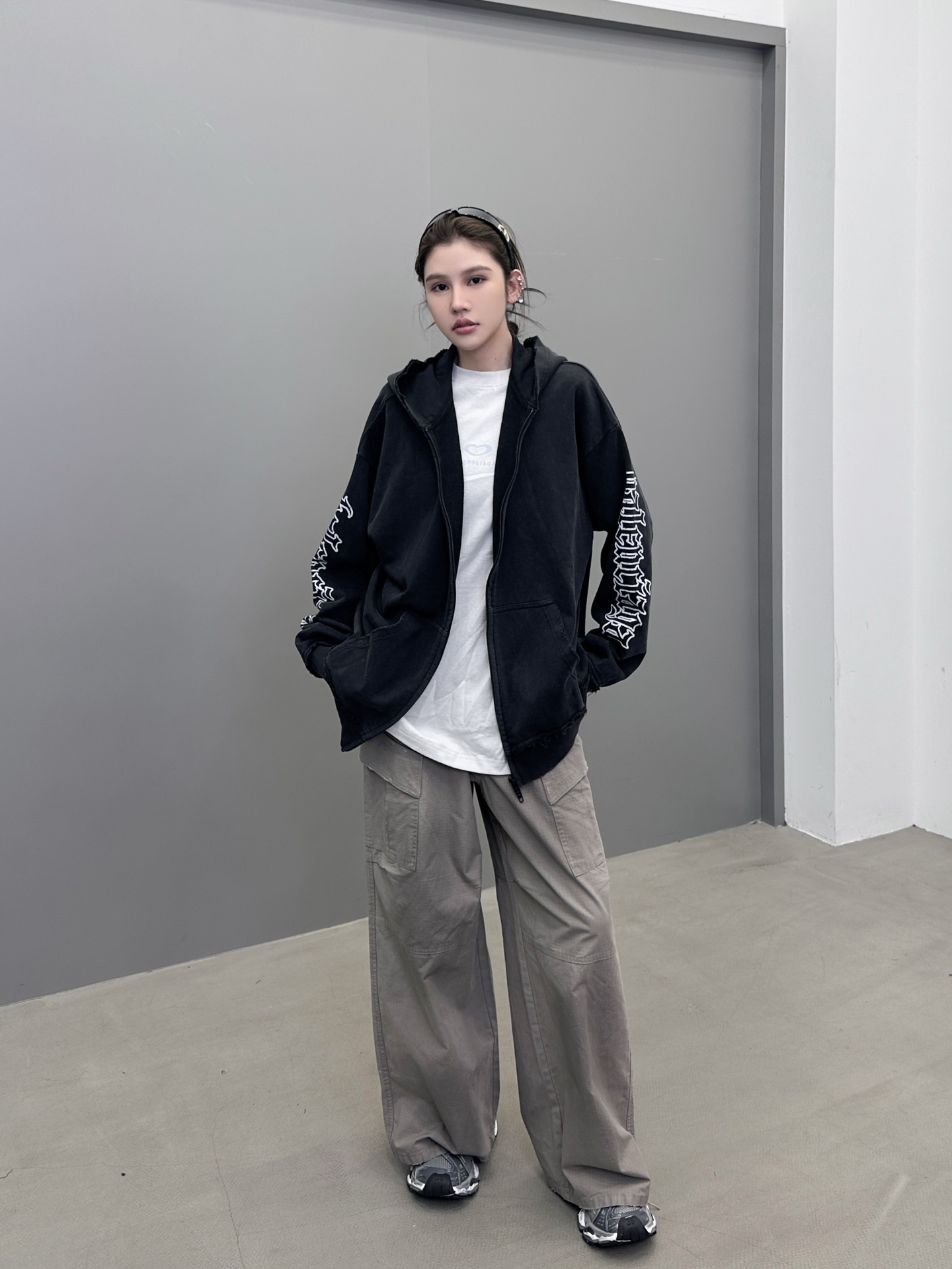 🆕巴黎 ｜ 新款卫衣，成衣洗水炒色吊磨印花工艺加反做修剪毛边，男女同款，尺码sml