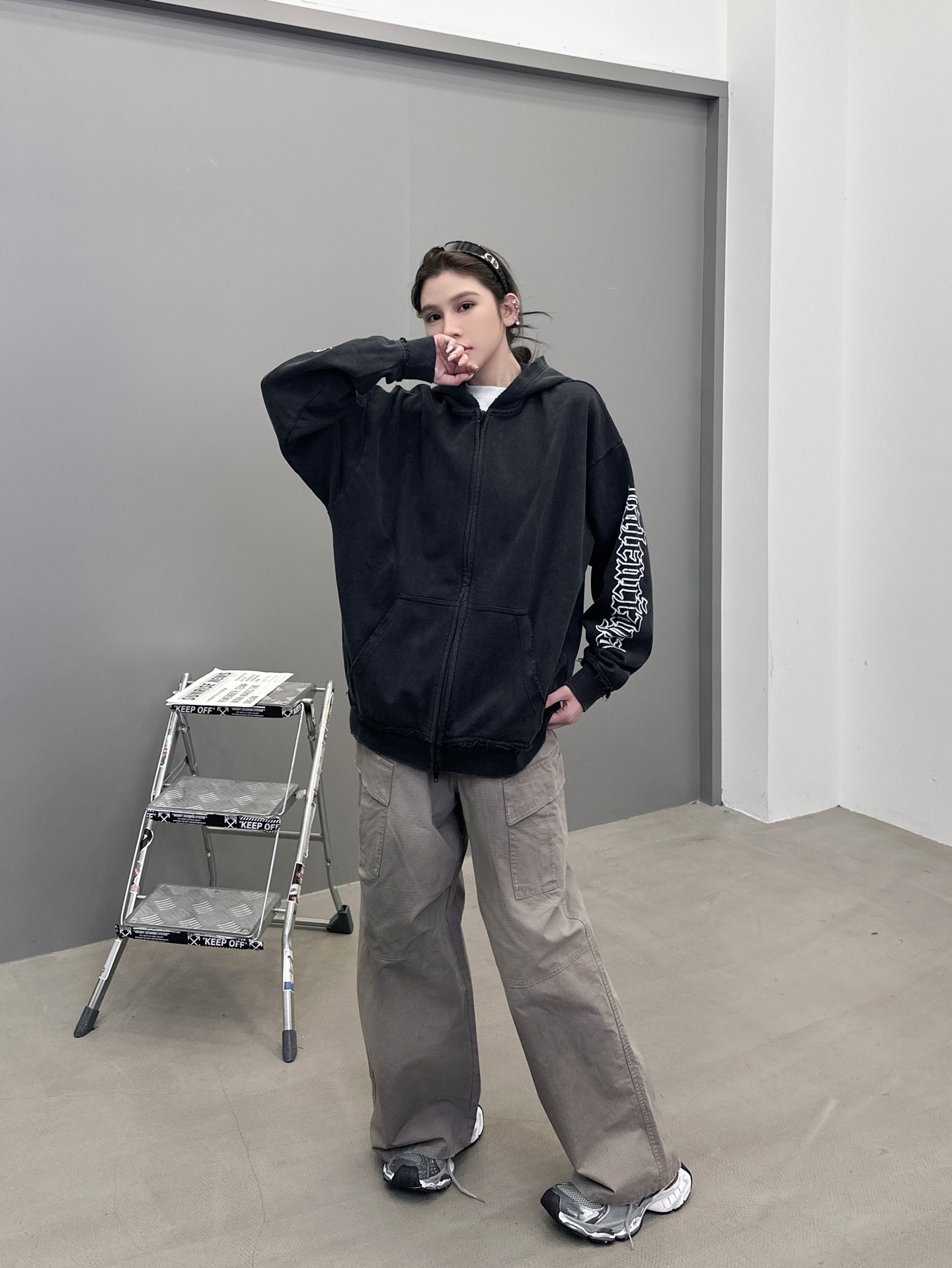 🆕巴黎 ｜ 新款卫衣，成衣洗水炒色吊磨印花工艺加反做修剪毛边，男女同款，尺码sml