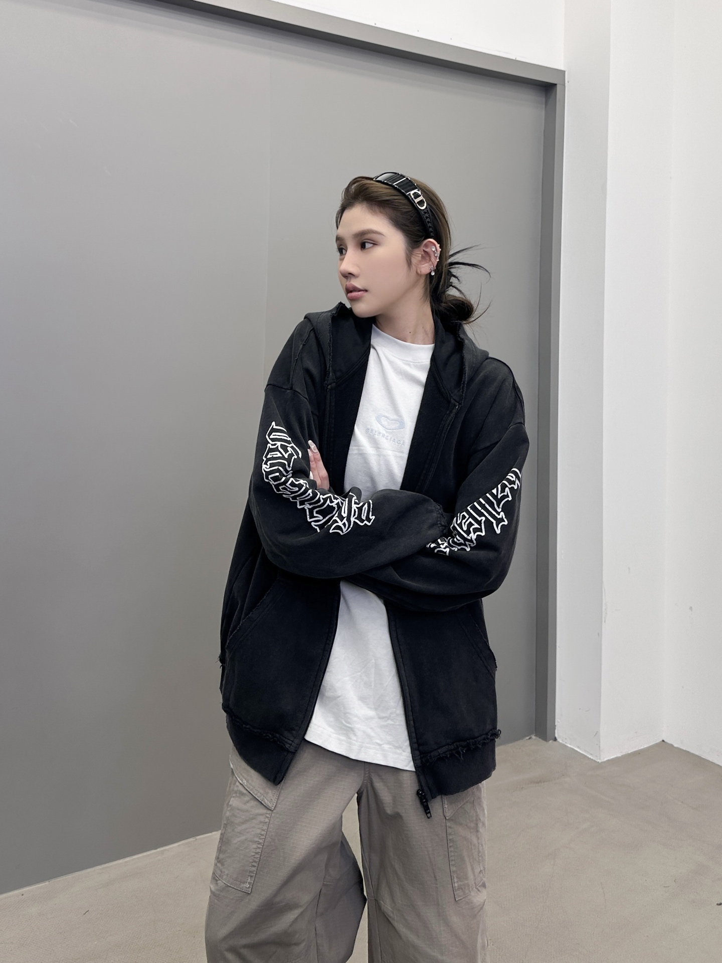 🆕巴黎 ｜ 新款卫衣，成衣洗水炒色吊磨印花工艺加反做修剪毛边，男女同款，尺码sml