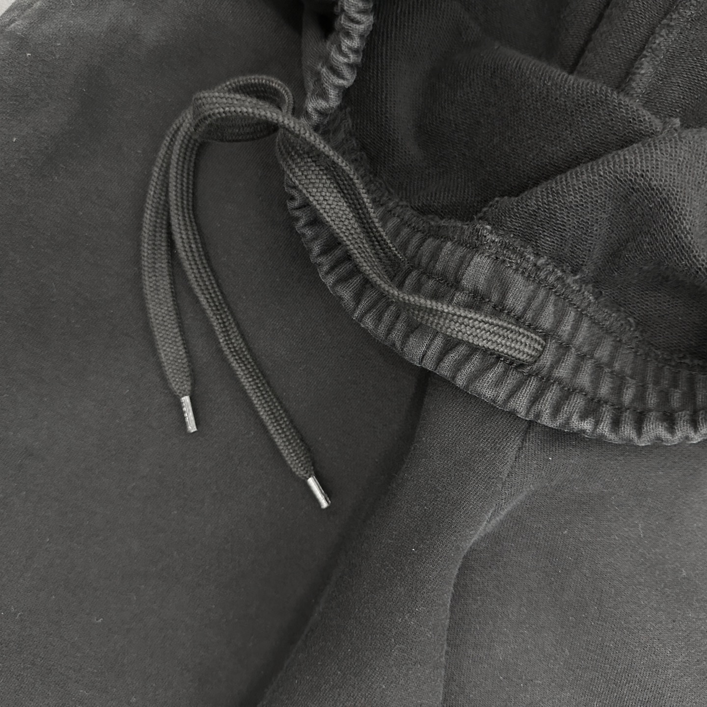 🆕巴黎 ｜ 新款卫裤，成衣洗水炒色工艺加经典刺绣标，男女同款，尺码sml