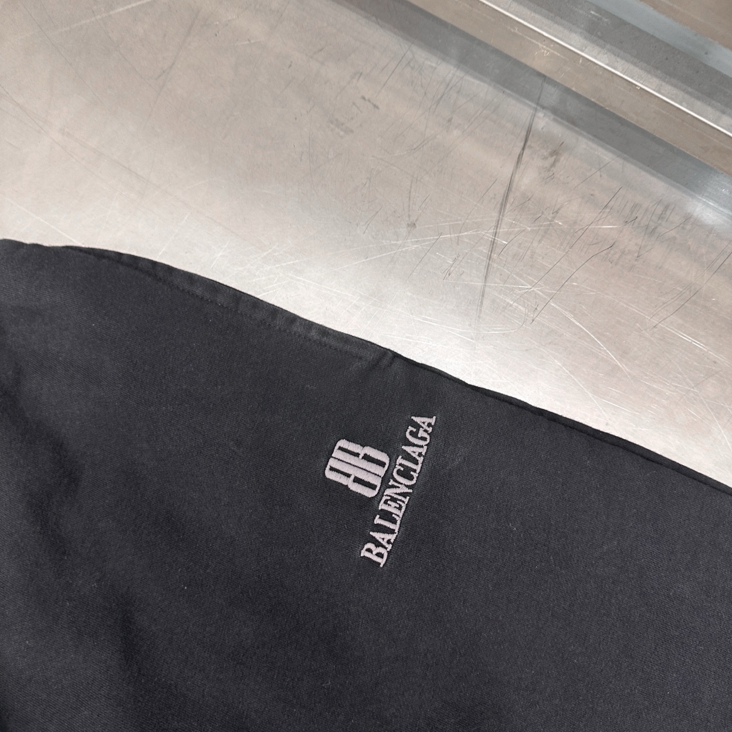 🆕巴黎 ｜ 新款卫裤，成衣洗水炒色工艺加经典刺绣标，男女同款，尺码sml