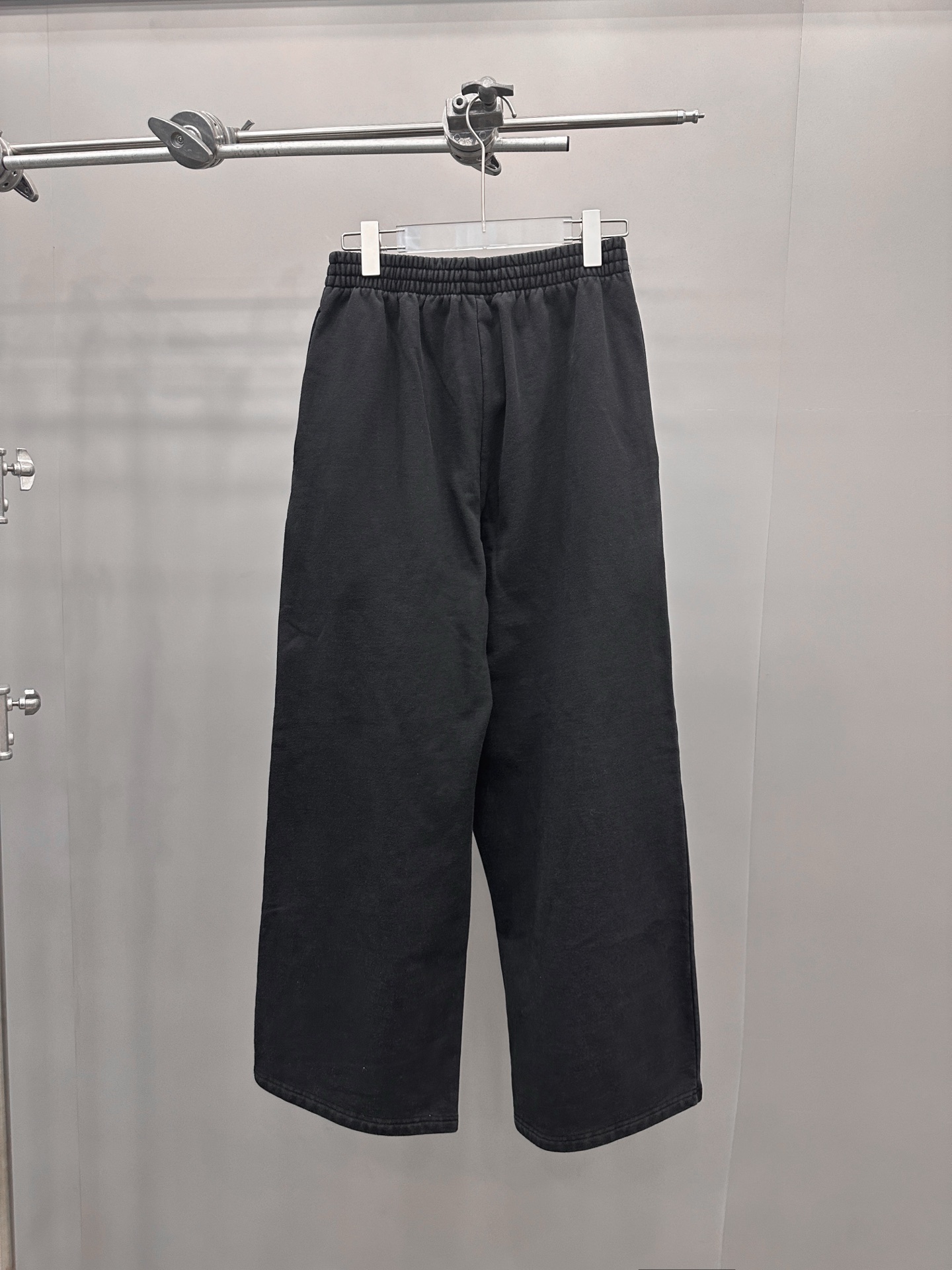 🆕巴黎 ｜ 新款卫裤，成衣洗水炒色工艺加经典刺绣标，男女同款，尺码sml