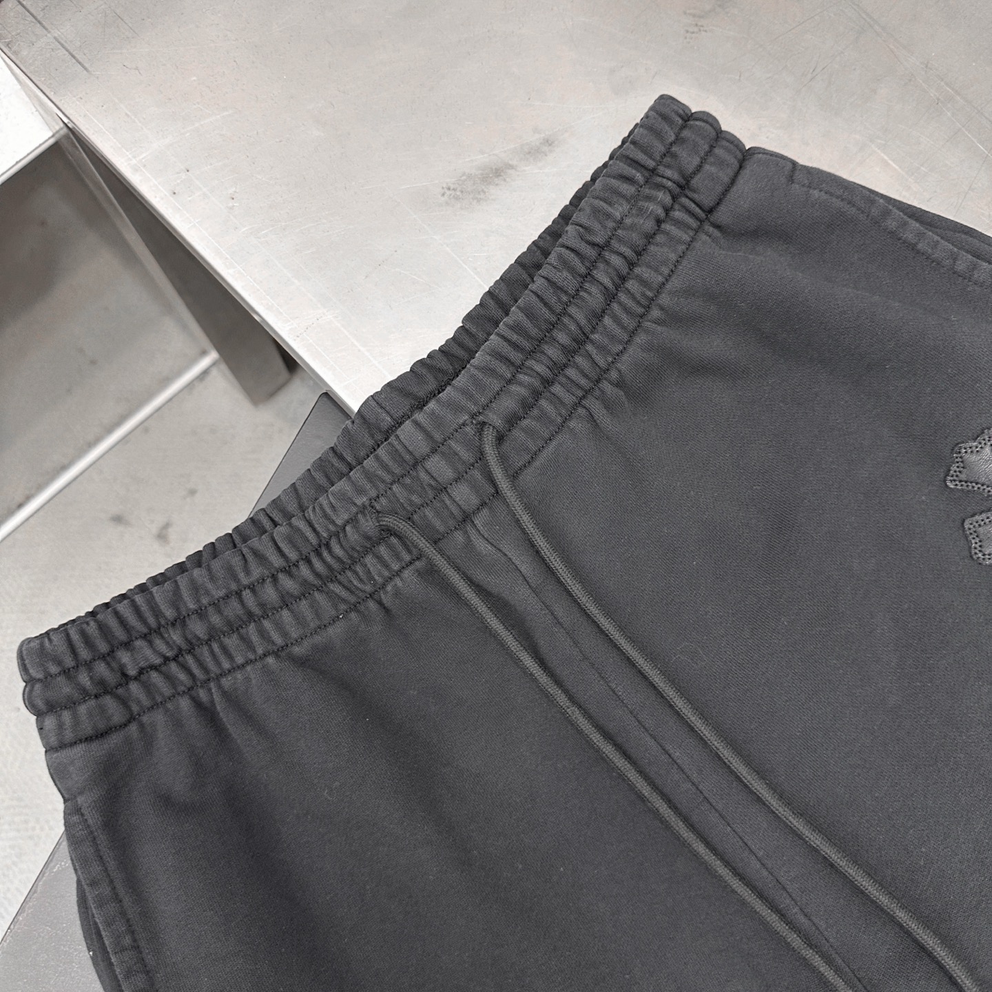 🆕克罗心 ｜ 新款休闲卫裤，成衣洗水炒色加手工车十字标工艺，男女同款，尺码sml