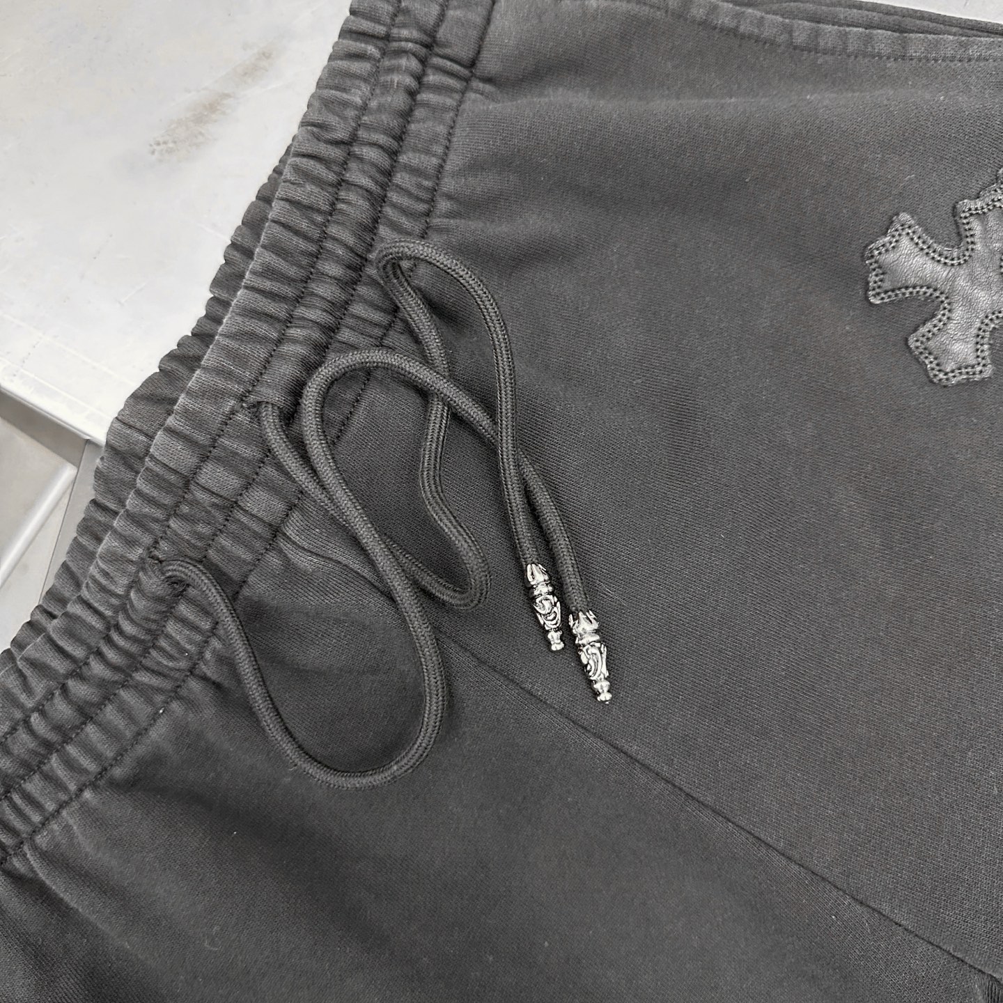 🆕克罗心 ｜ 新款休闲卫裤，成衣洗水炒色加手工车十字标工艺，男女同款，尺码sml