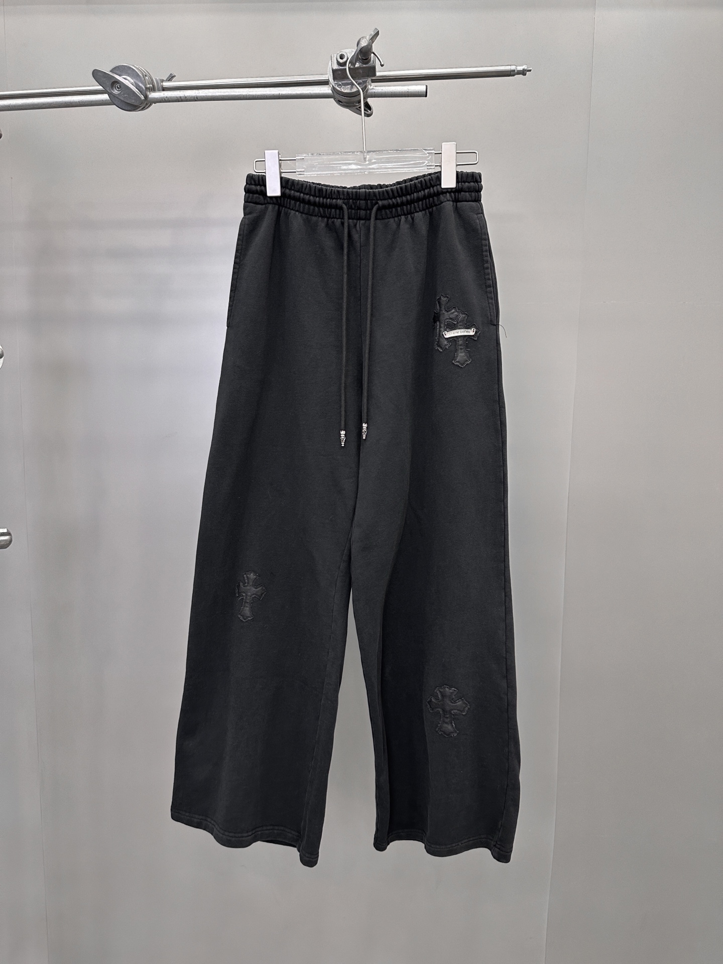 🆕克罗心 ｜ 新款休闲卫裤，成衣洗水炒色加手工车十字标工艺，男女同款，尺码sml