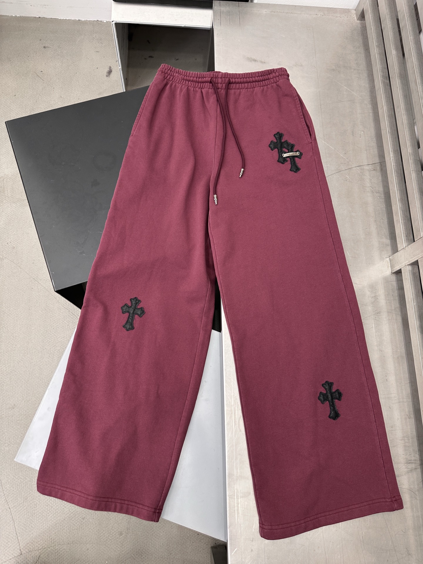 🆕克罗心 ｜ 新款休闲卫裤，成衣洗水炒色加手工车十字标工艺，男女同款，尺码sml