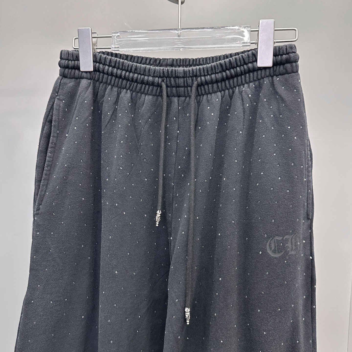 🆕克罗心 ｜ 新款卫裤，成衣洗水炒色加经典印花标，成衣烫钻工艺，尺码sml