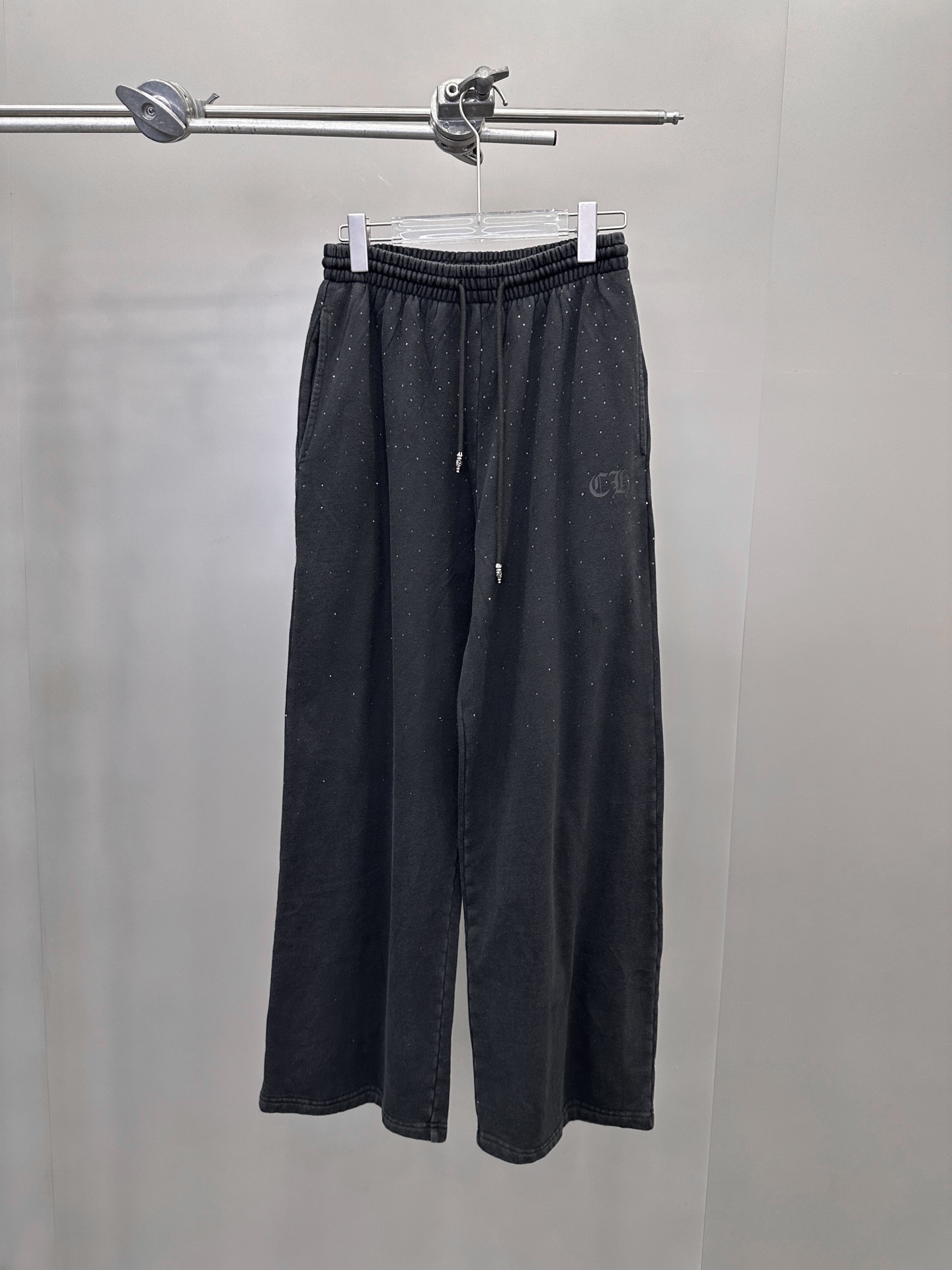 🆕克罗心 ｜ 新款卫裤，成衣洗水炒色加经典印花标，成衣烫钻工艺，尺码sml