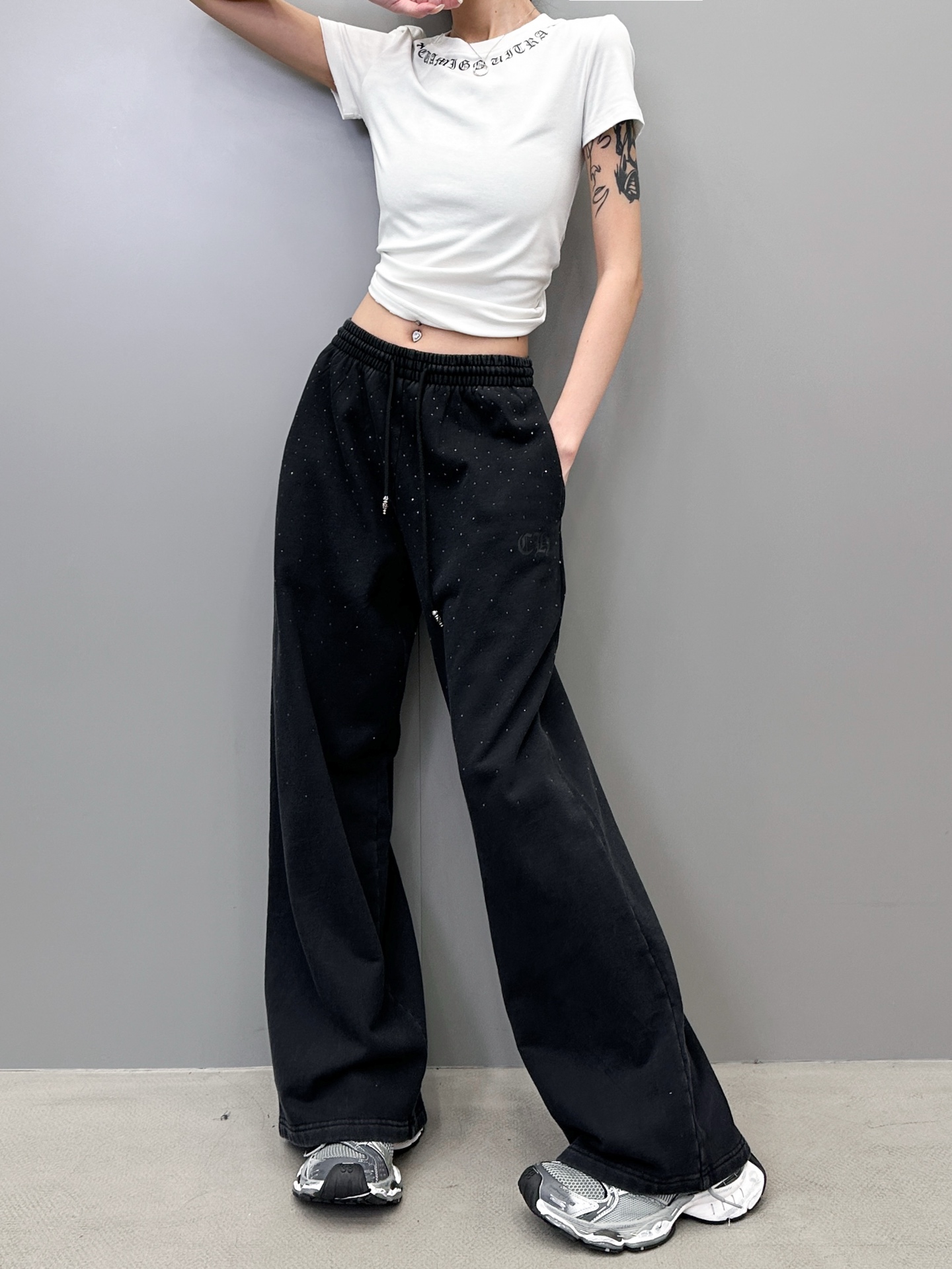 🆕克罗心 ｜ 新款卫裤，成衣洗水炒色加经典印花标，成衣烫钻工艺，尺码sml