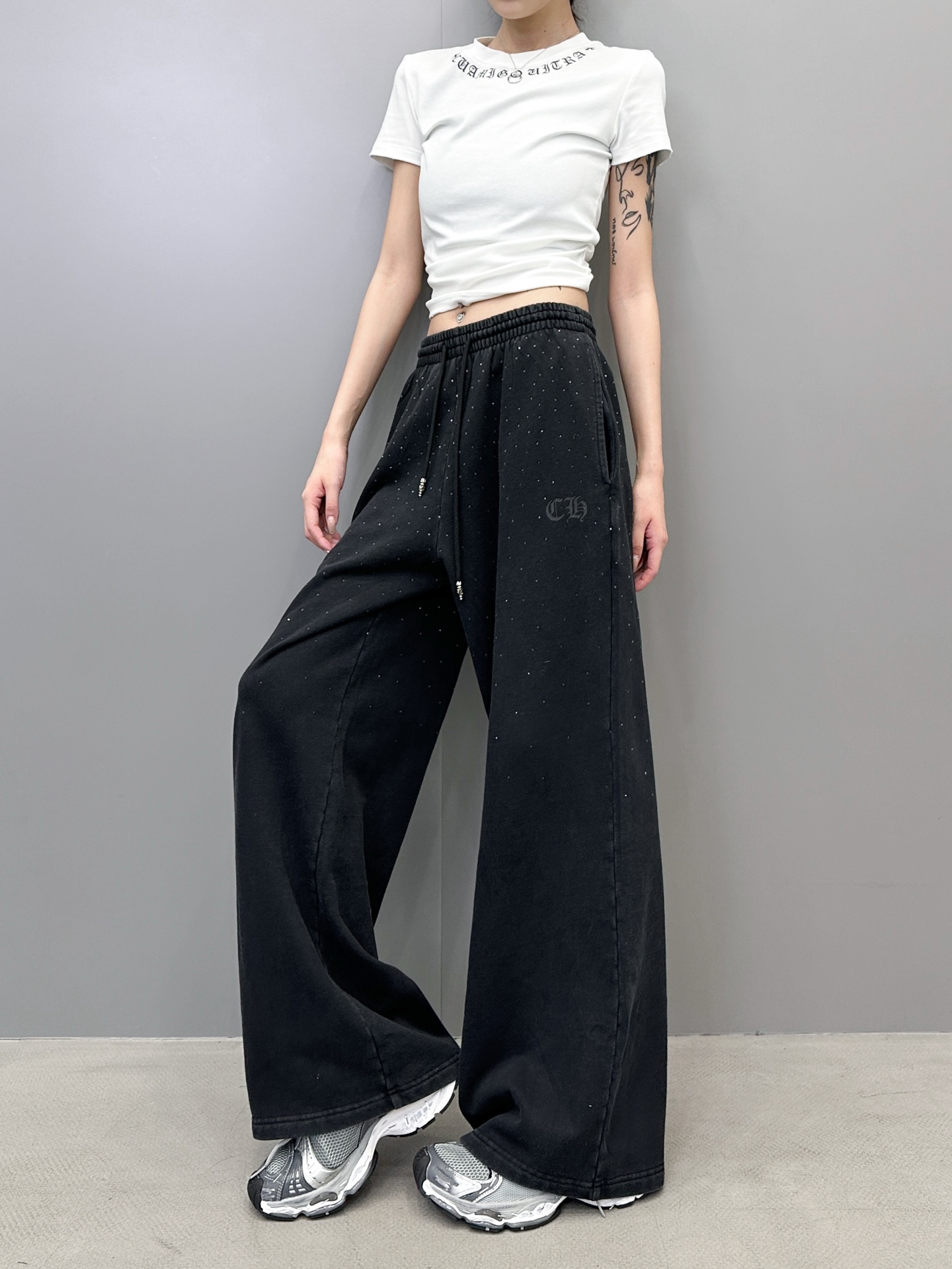 🆕克罗心 ｜ 新款卫裤，成衣洗水炒色加经典印花标，成衣烫钻工艺，尺码sml