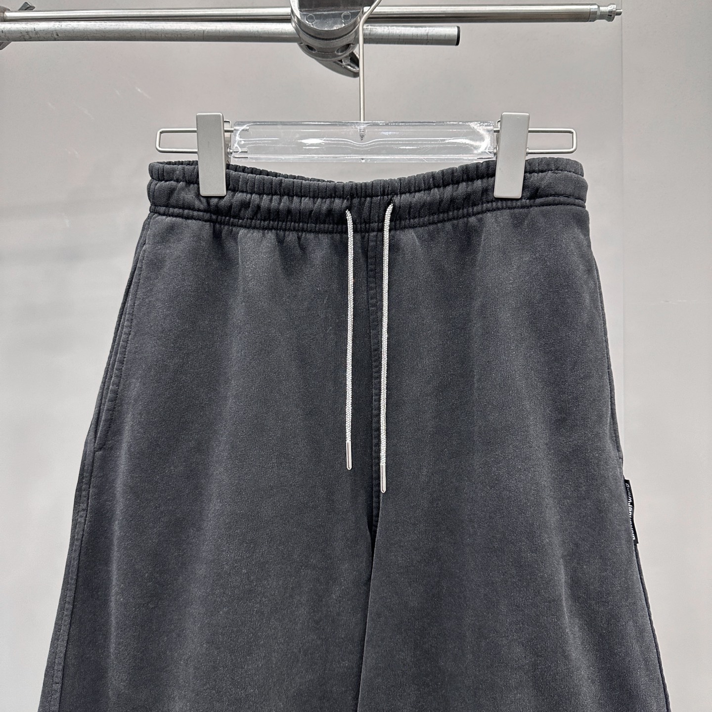 🆕大王 ｜ 新款休闲卫裤，成衣洗水炒色工艺加全钻抽绳，休闲时尚，尺码sml