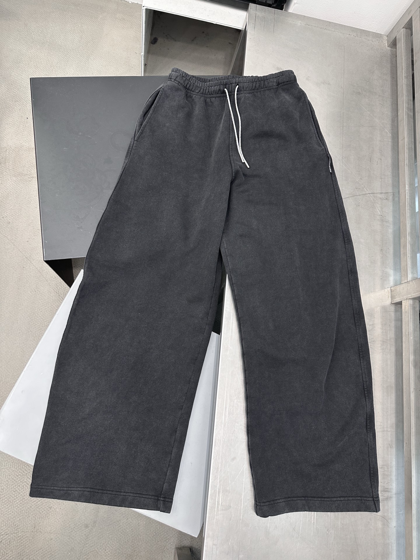 🆕大王 ｜ 新款休闲卫裤，成衣洗水炒色工艺加全钻抽绳，休闲时尚，尺码sml