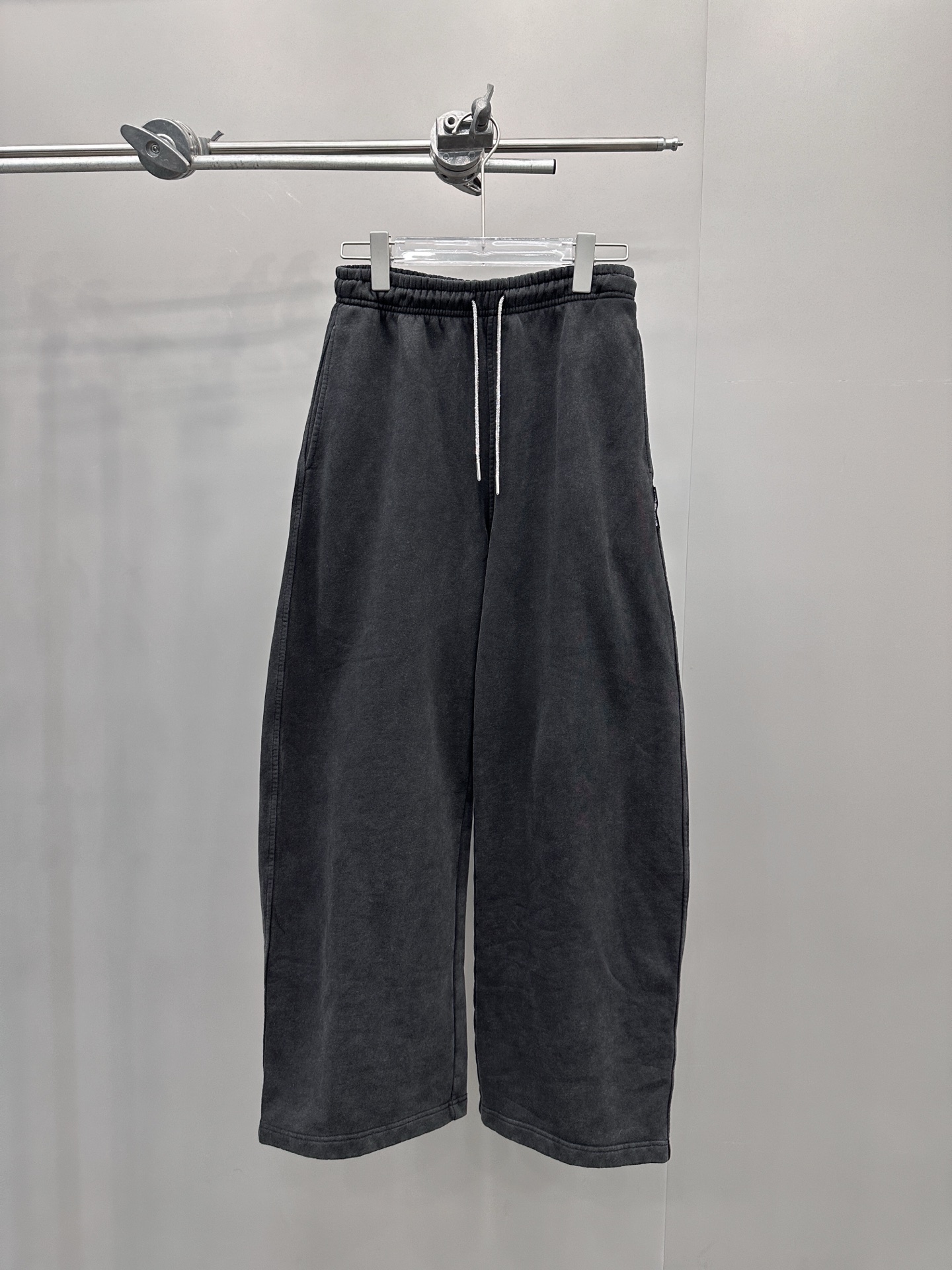 🆕大王 ｜ 新款休闲卫裤，成衣洗水炒色工艺加全钻抽绳，休闲时尚，尺码sml