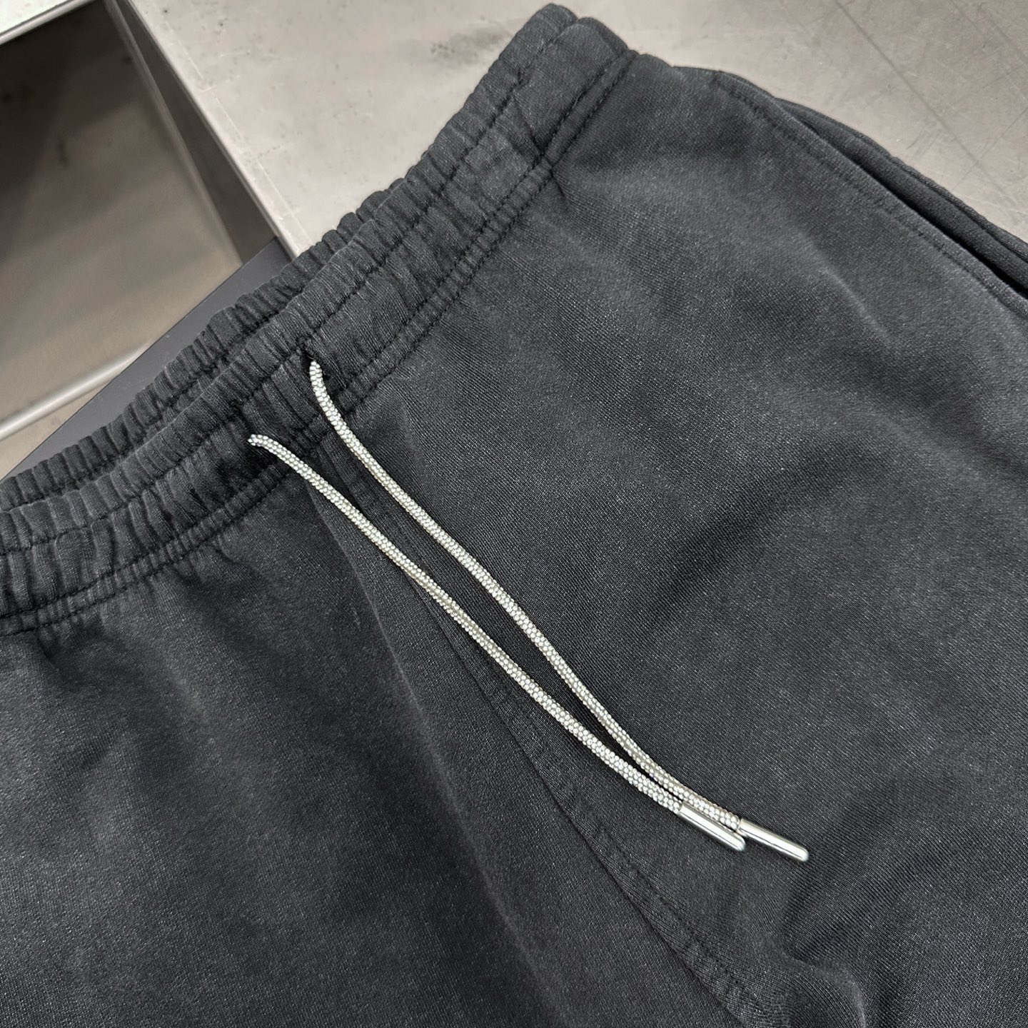 🆕大王 ｜ 新款休闲卫裤，成衣洗水炒色工艺加全钻抽绳，休闲时尚，尺码sml