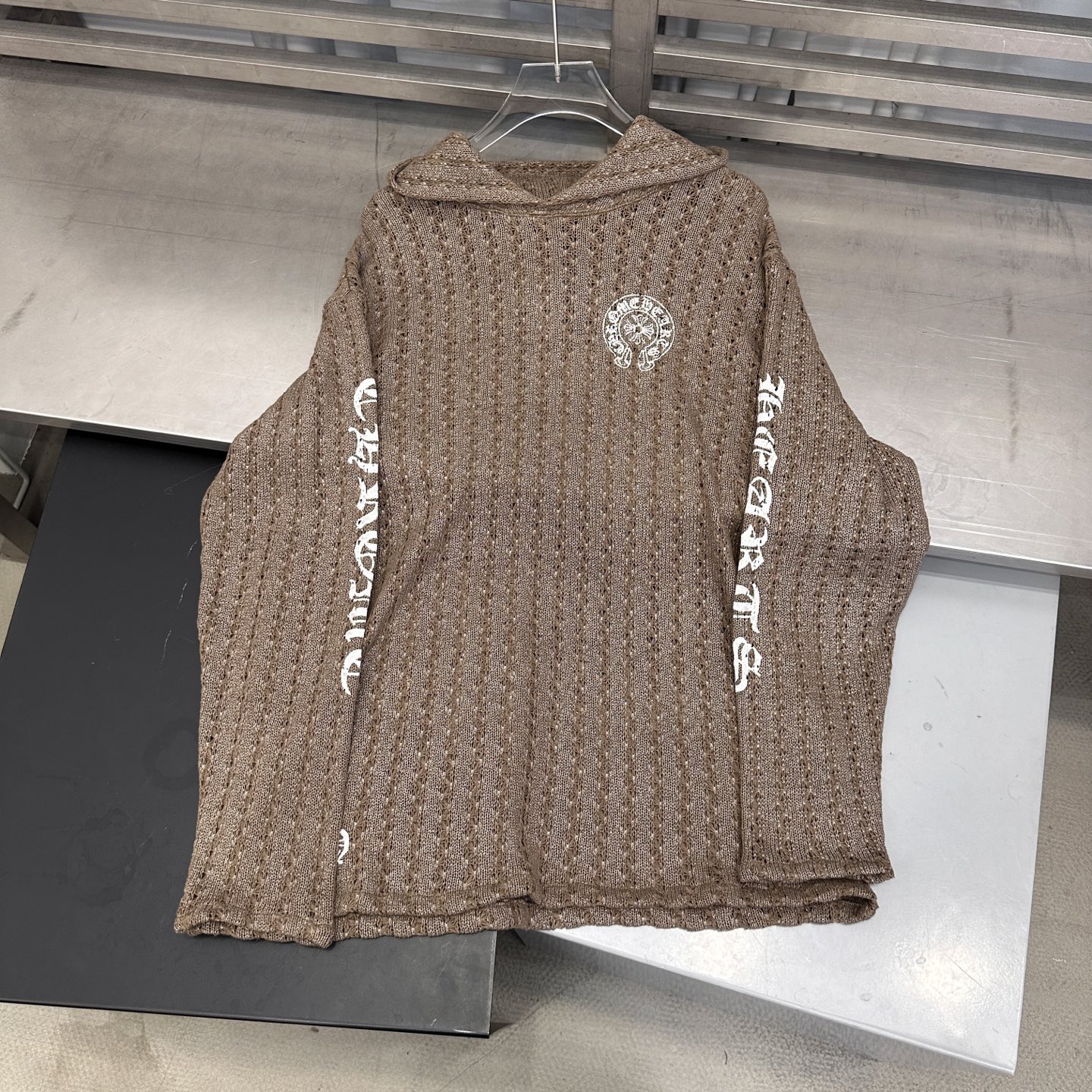 🆕克罗心 ｜ 新款休闲上衣，成衣洗水烫银工艺加6处印花，人棉特殊混纺编织面料，男女同款，尺码sml