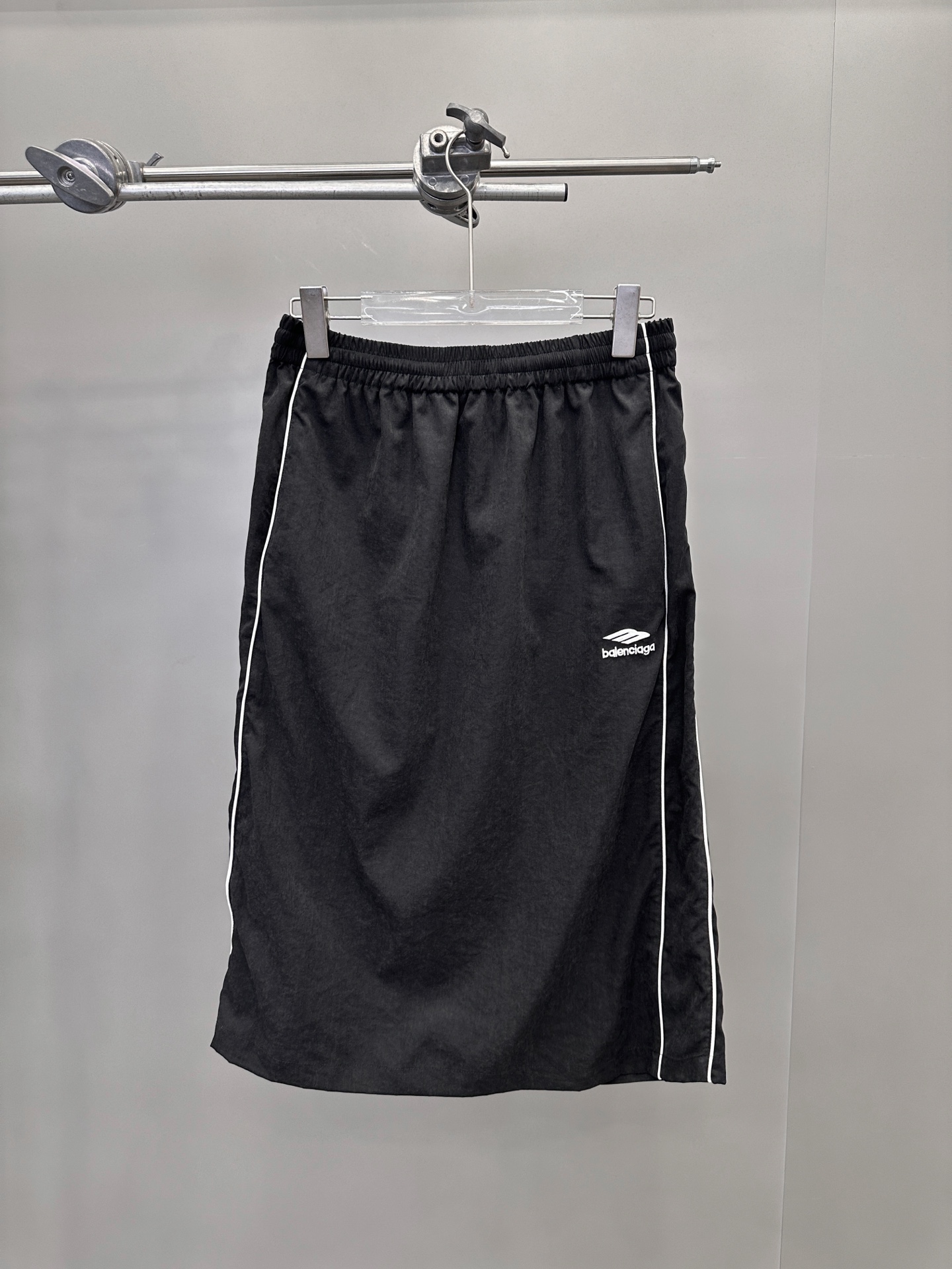 🆕巴黎 ｜ 新款半裙，经典刺绣标，手工机边绳侧杠，休闲时尚，尺码sml