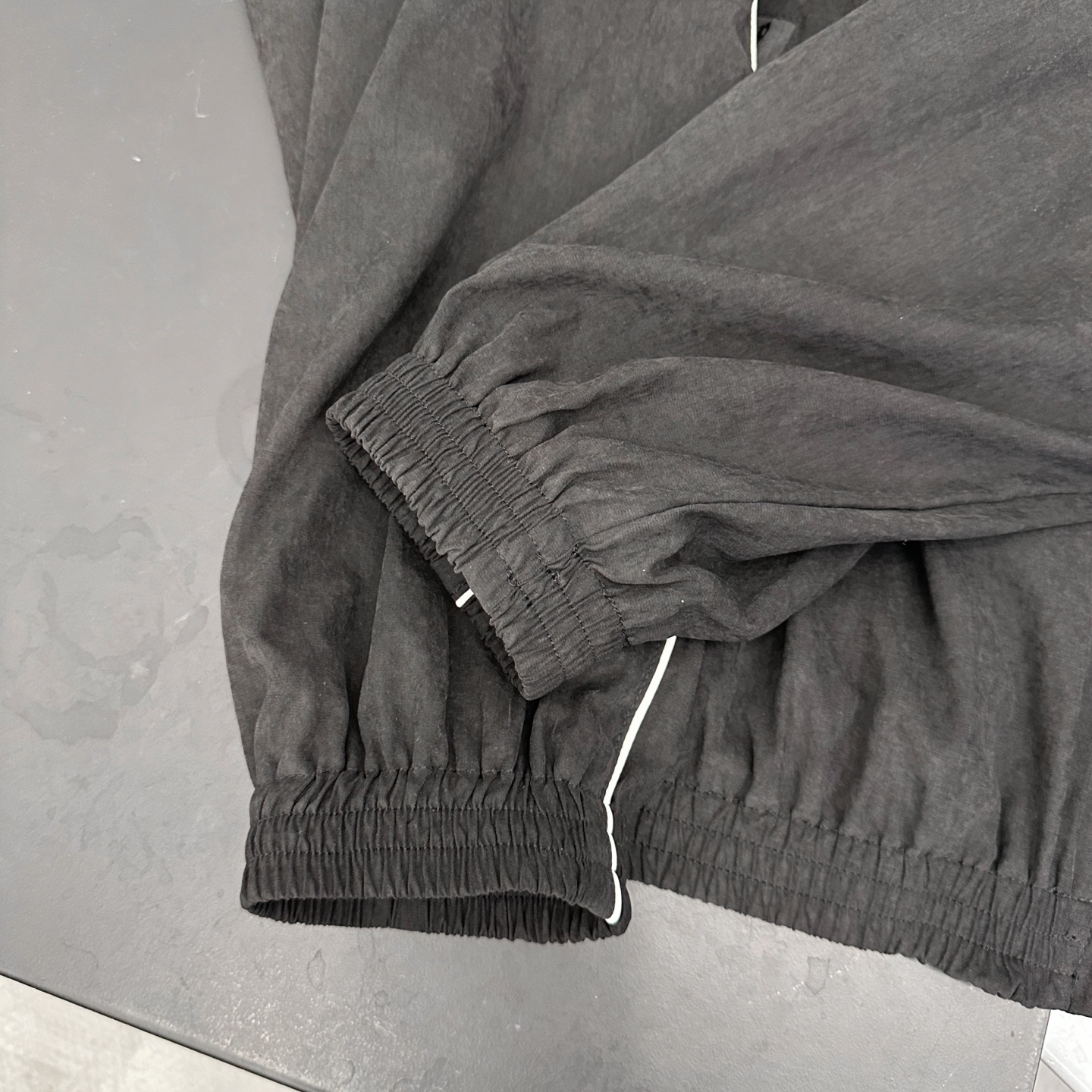 🆕巴黎 ｜ 新款休闲上衣，经典刺绣标，手工机边绳侧杠，男女同款，尺码sml