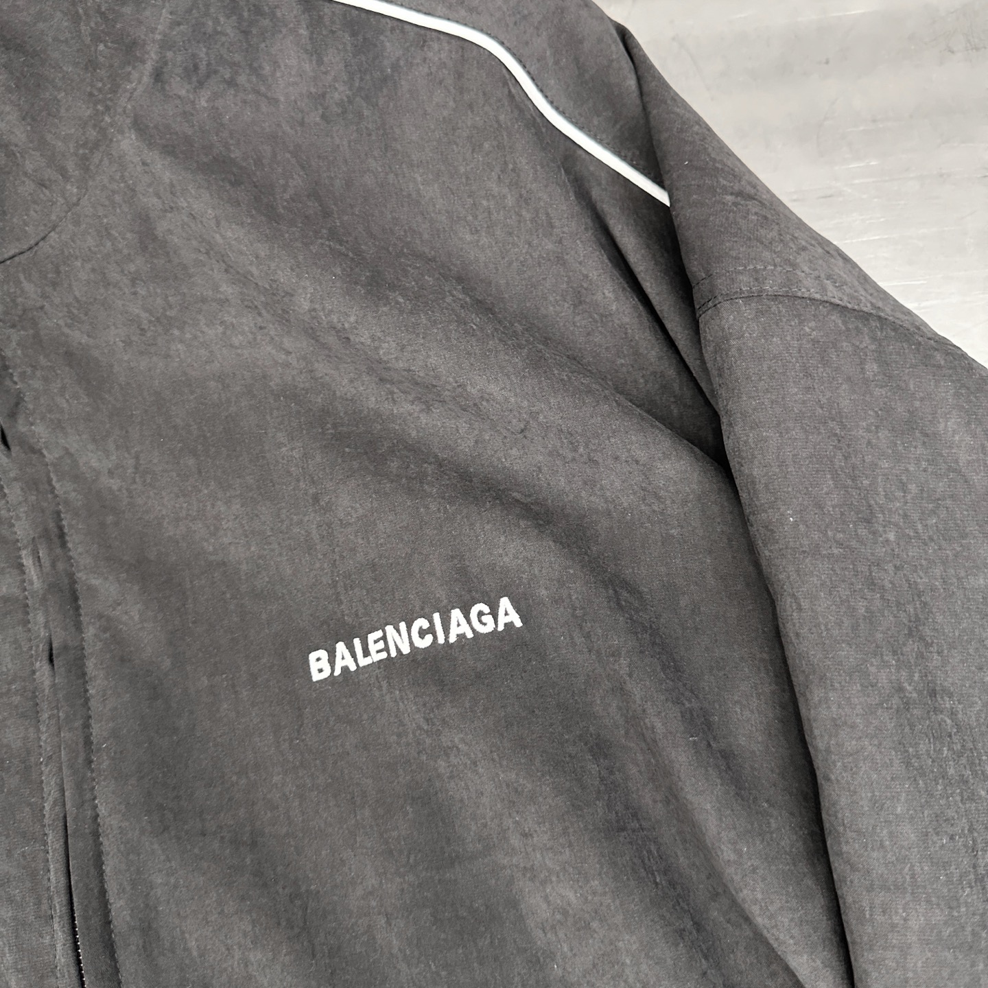 🆕巴黎 ｜ 新款休闲上衣，经典刺绣标，手工机边绳侧杠，男女同款，尺码sml