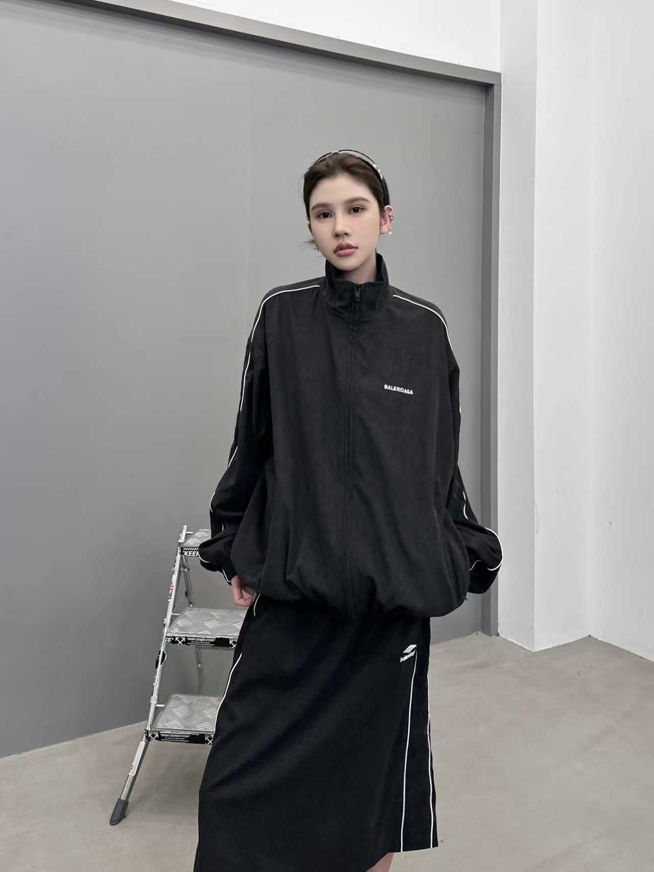 🆕巴黎 ｜ 新款休闲上衣，经典刺绣标，手工机边绳侧杠，男女同款，尺码sml