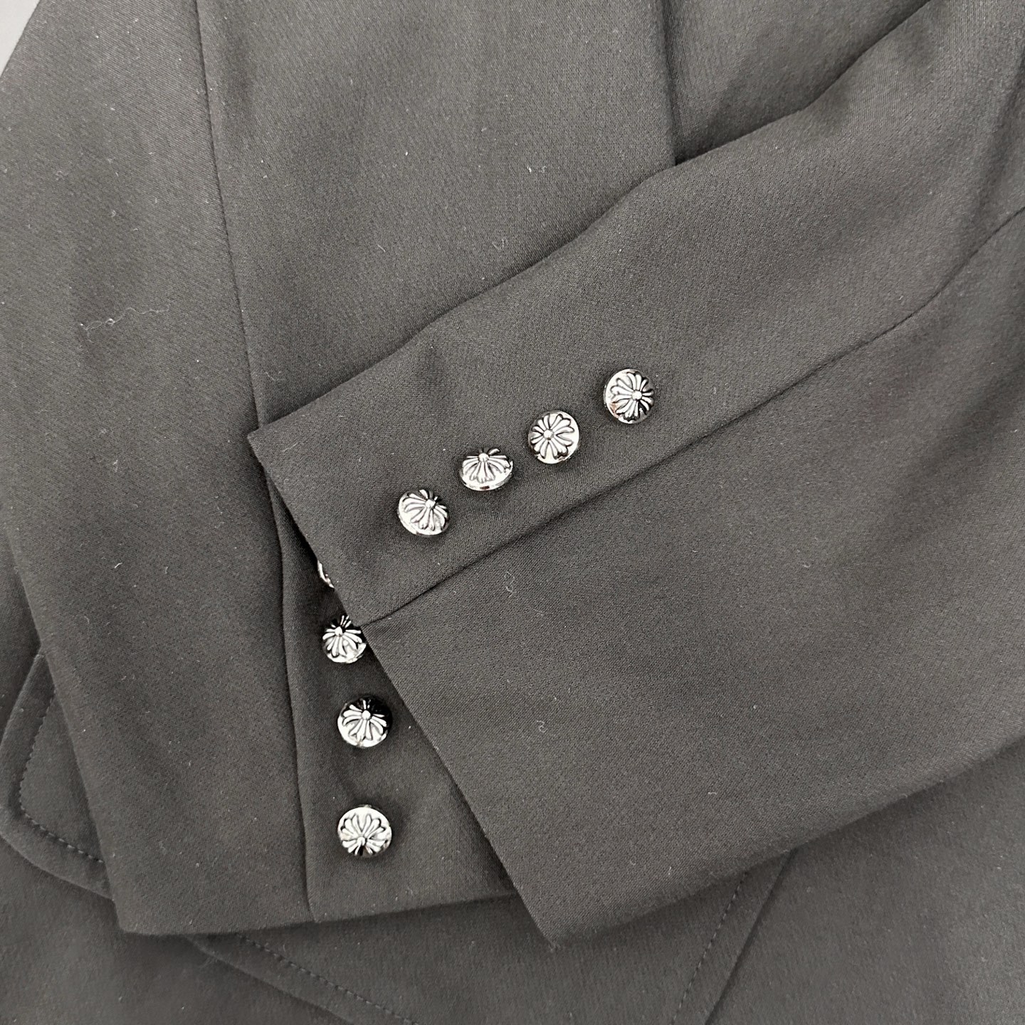 🆕克罗心 ｜ 新款休闲西服，经典品牌五金配饰，定织里布加混纺面料，休闲时尚，尺码sml