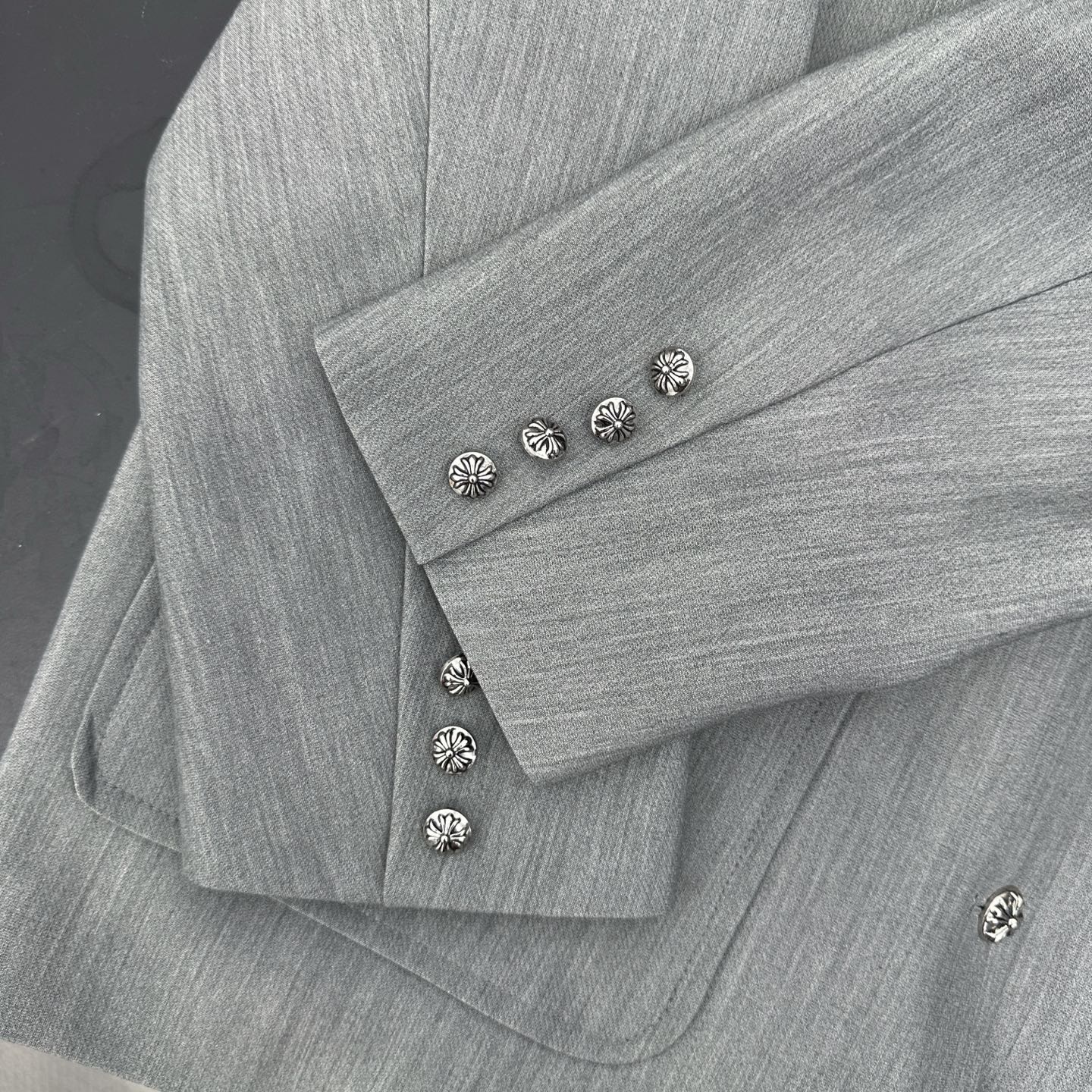 🆕克罗心 ｜ 新款休闲西服，经典品牌五金配饰，定织里布加混纺面料，休闲时尚，尺码sml