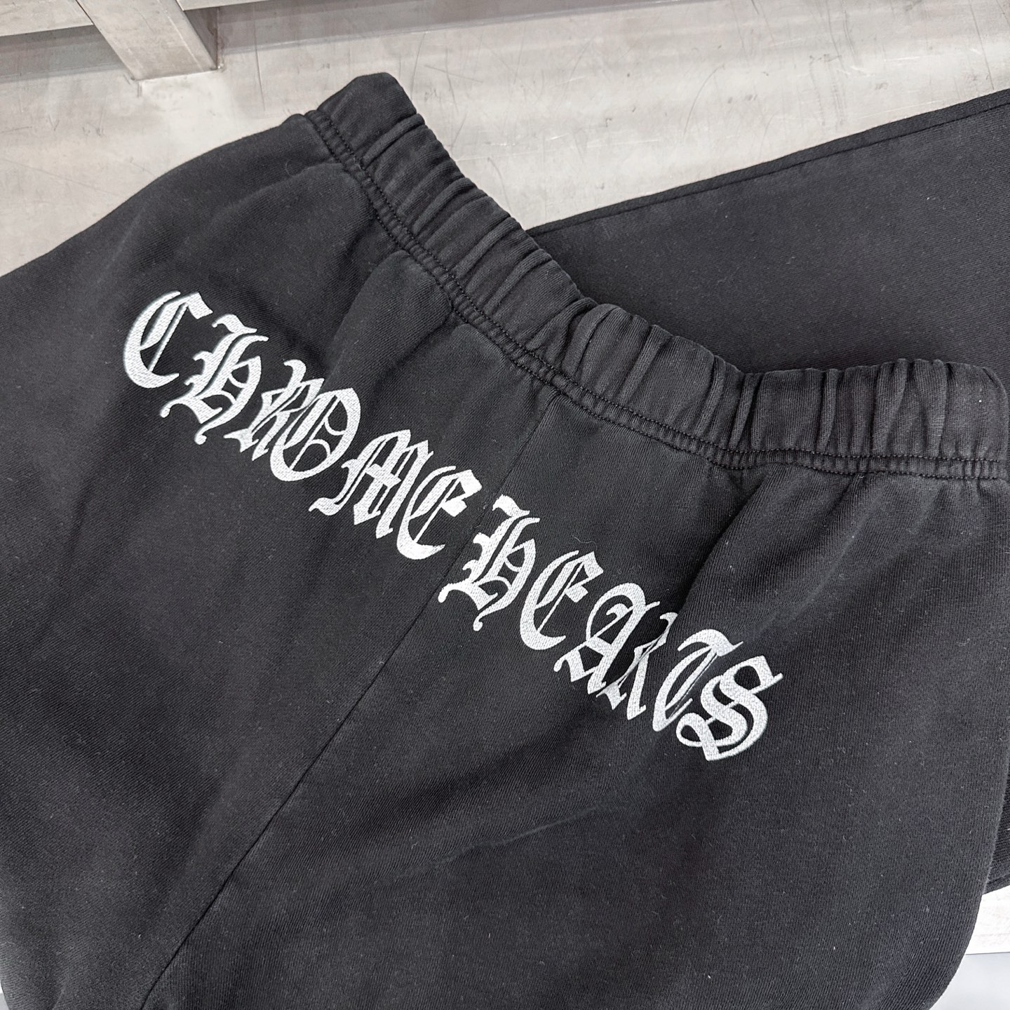 🆕克罗心 ｜ 新款卫裤，成衣洗水炒色工艺加前后经典印花标，男女同款，尺码sml