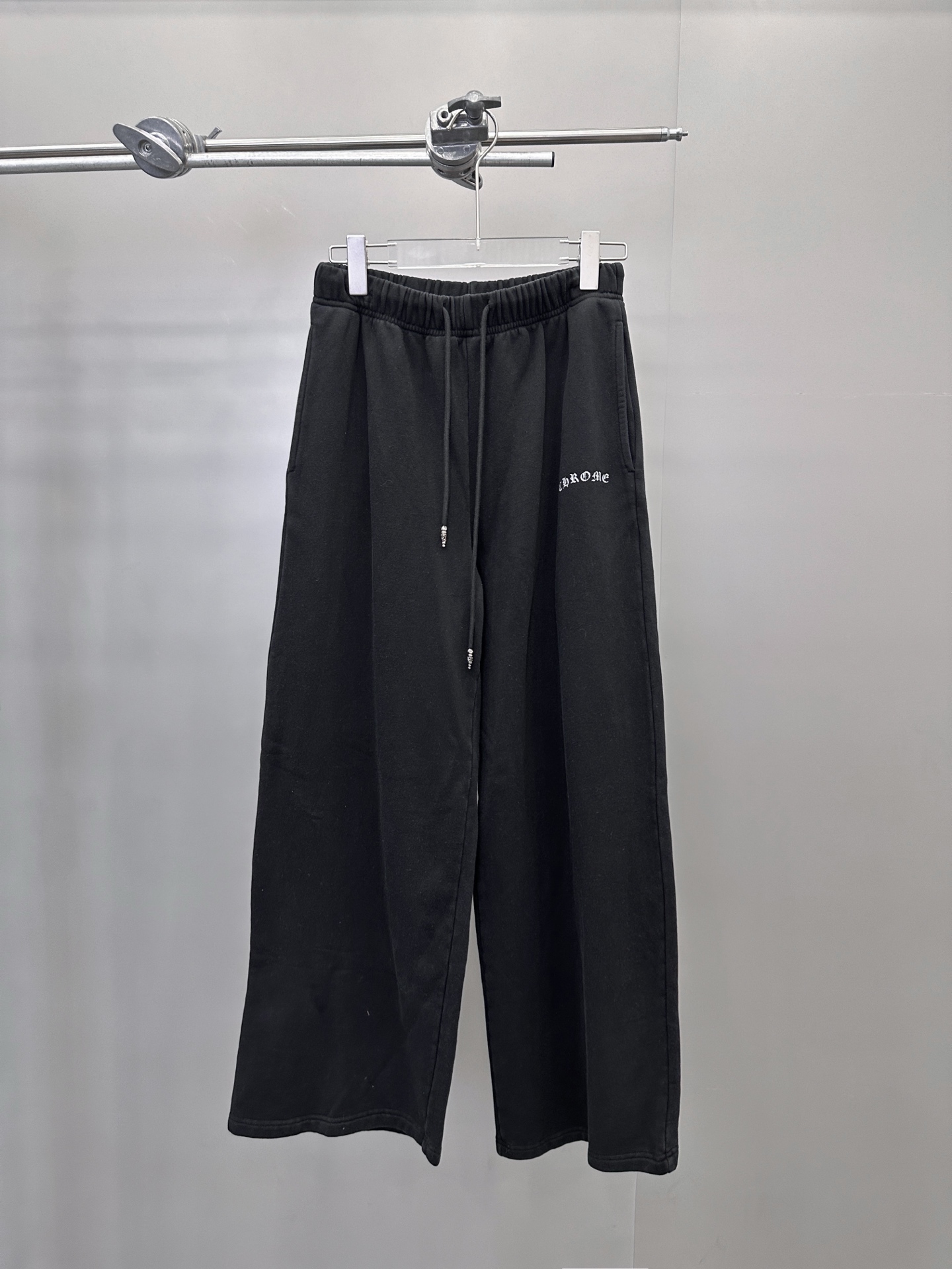 🆕克罗心 ｜ 新款卫裤，成衣洗水炒色工艺加前后经典印花标，男女同款，尺码sml