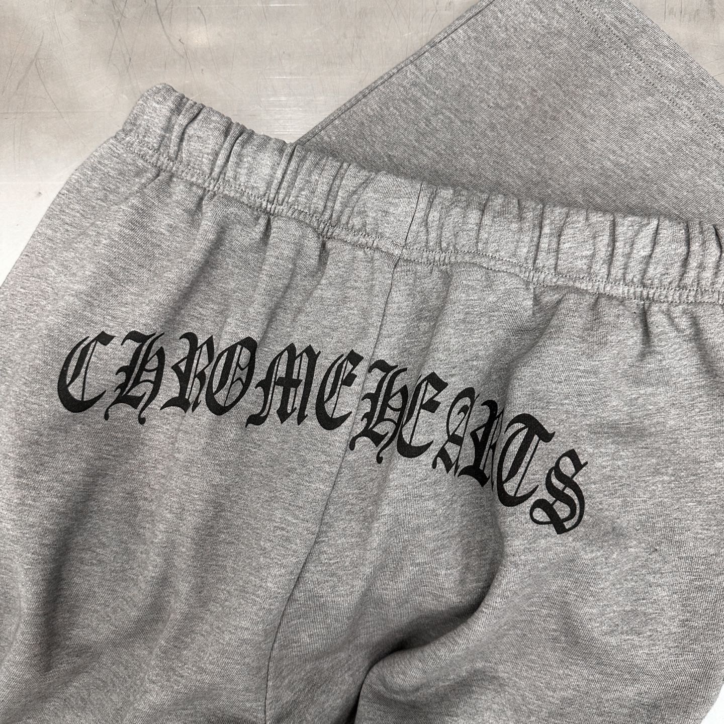 🆕克罗心 ｜ 新款卫裤，成衣洗水炒色工艺加前后经典印花标，男女同款，尺码sml