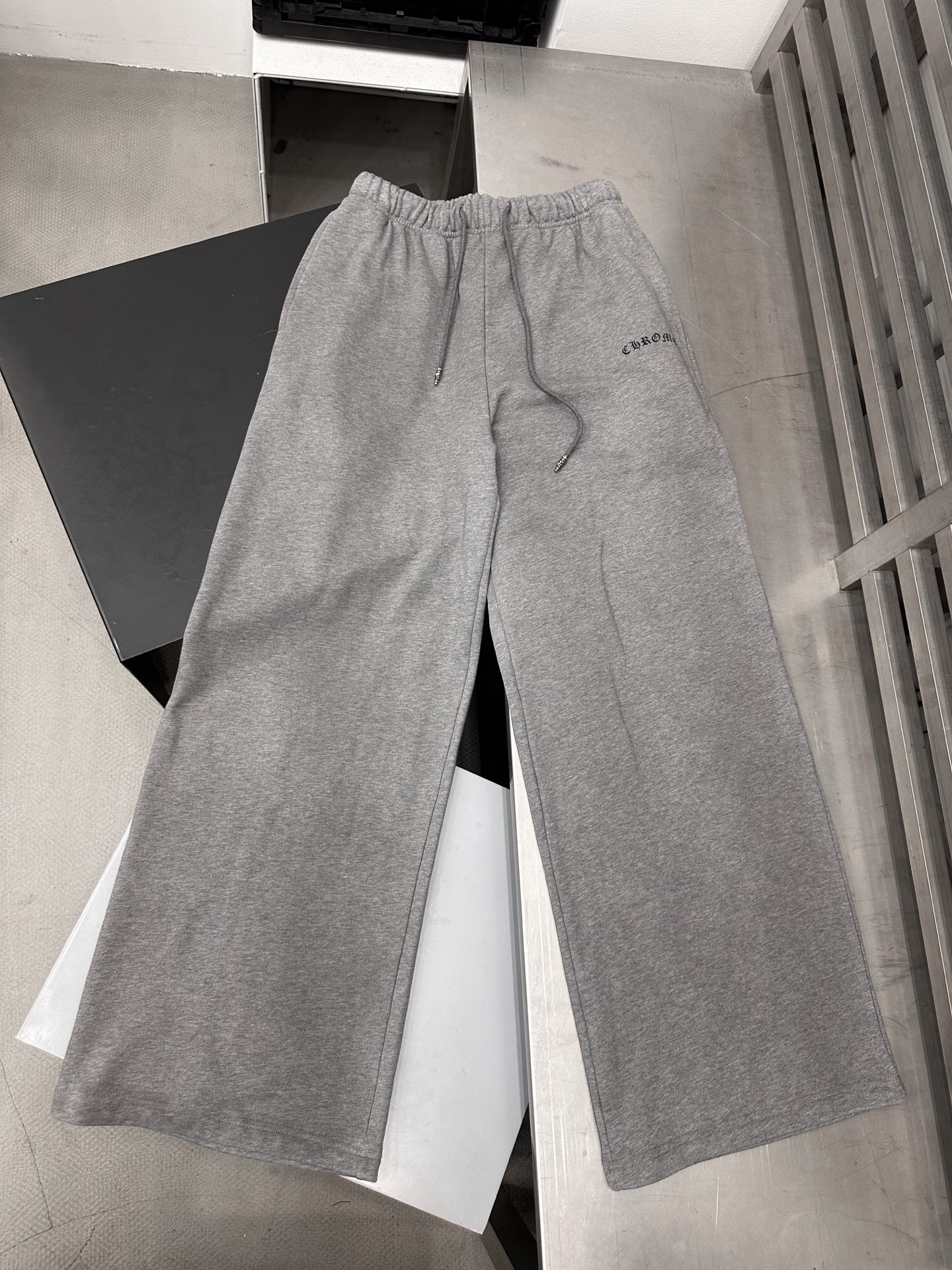 🆕克罗心 ｜ 新款卫裤，成衣洗水炒色工艺加前后经典印花标，男女同款，尺码sml