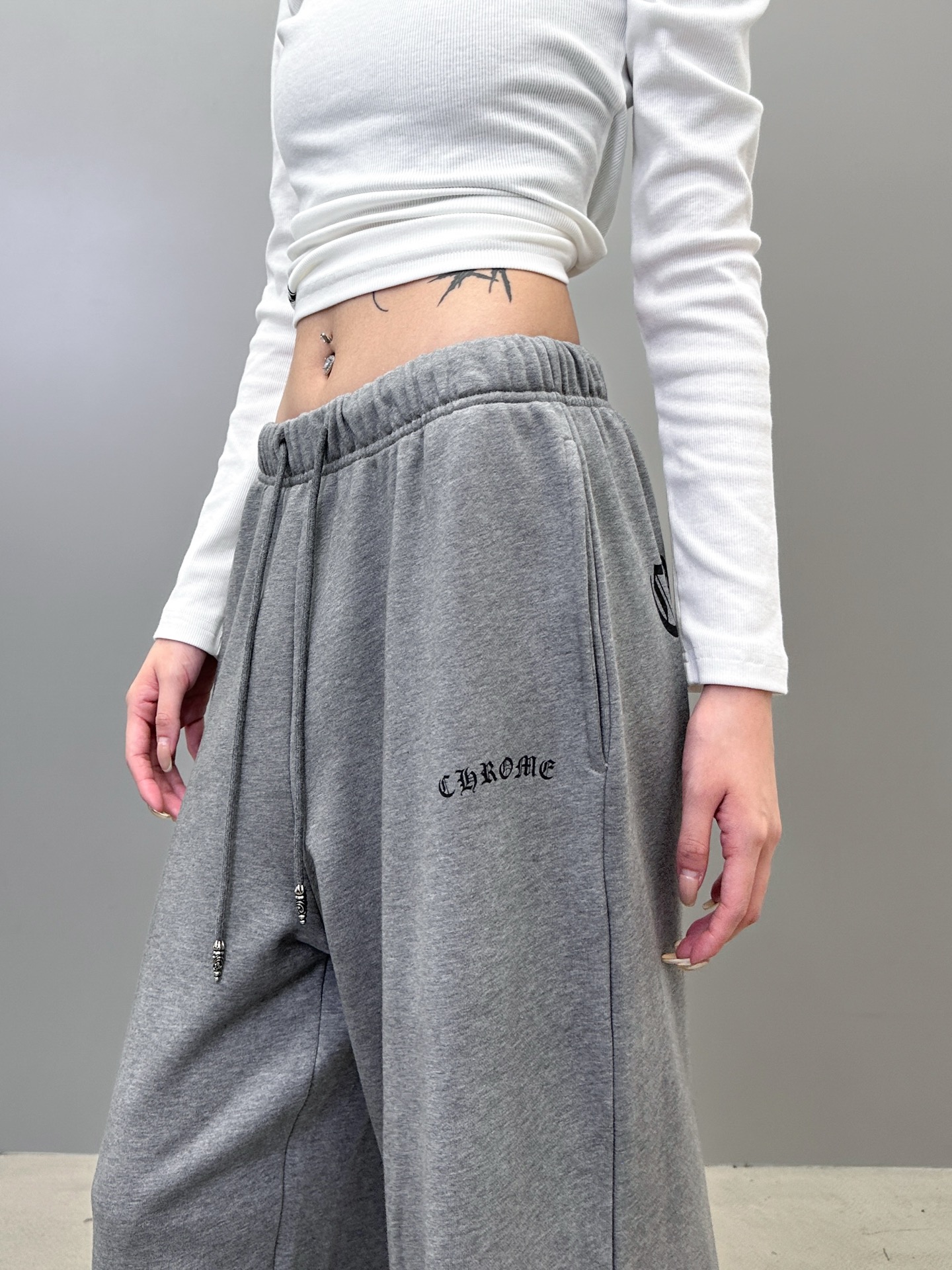 🆕克罗心 ｜ 新款卫裤，成衣洗水炒色工艺加前后经典印花标，男女同款，尺码sml