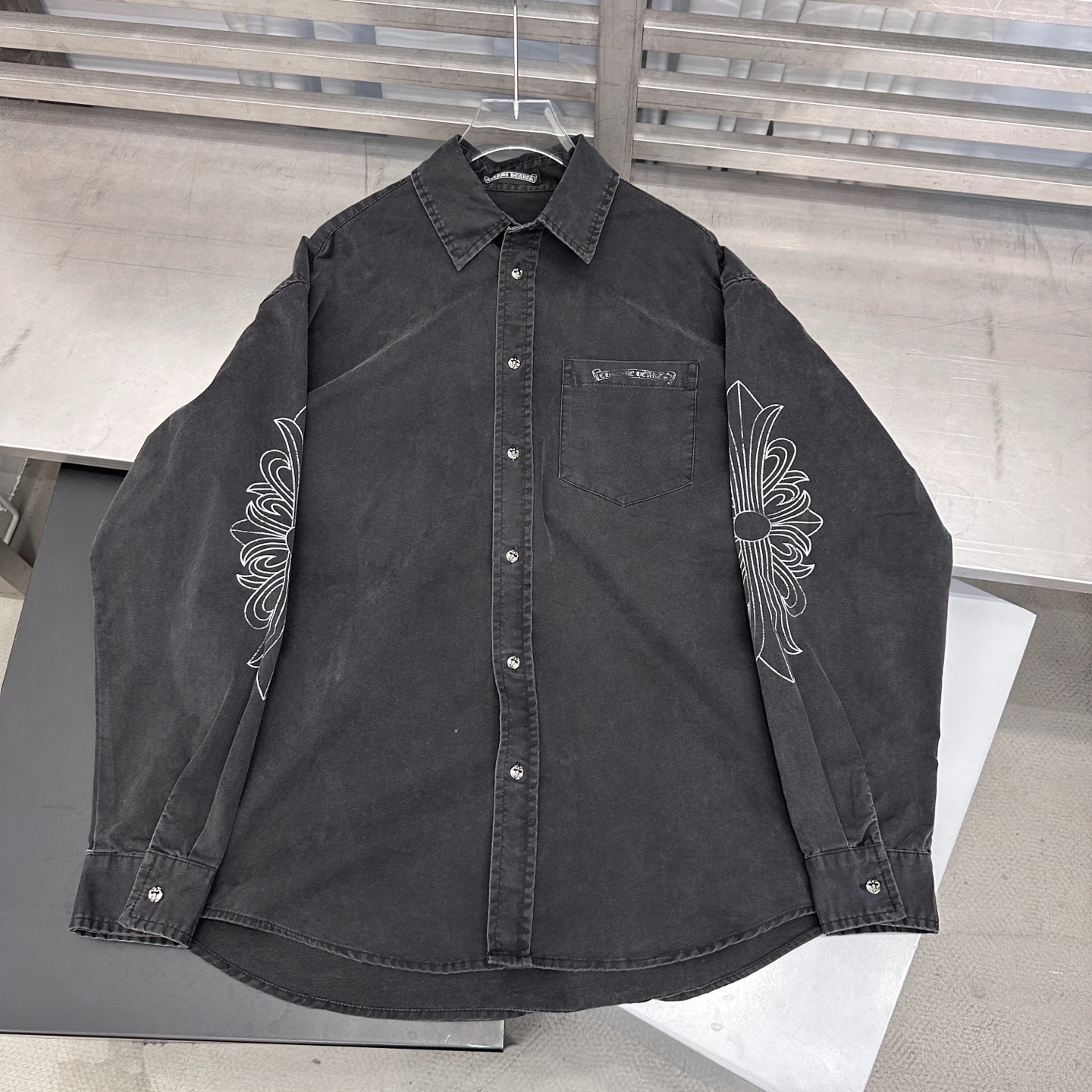 🆕克罗心 ｜ 新款衬衣，成衣洗水炒色加5处印花工艺，100%棉，男女同款，尺码sml