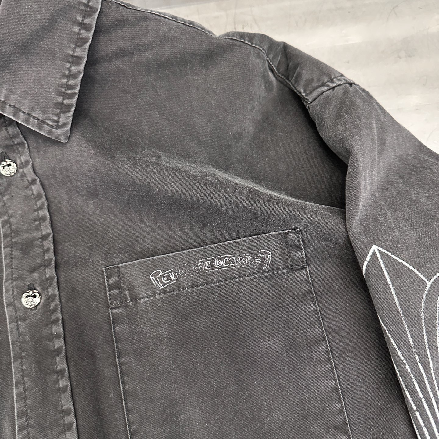 🆕克罗心 ｜ 新款衬衣，成衣洗水炒色加5处印花工艺，100%棉，男女同款，尺码sml